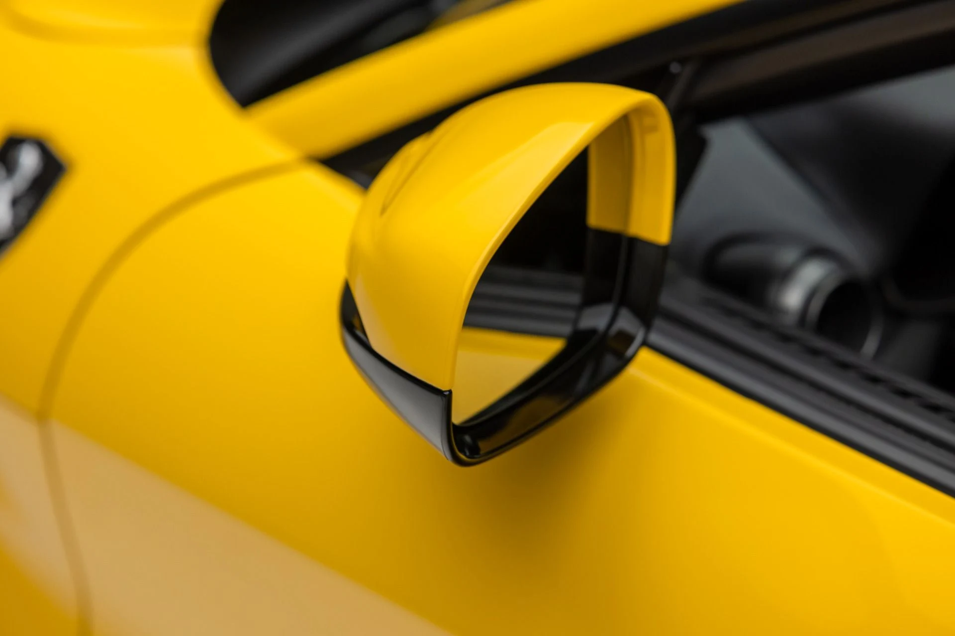 mph017_3344636321_Used_2014_Ferrari_F12berlinetta_1766171664_9e7eb81103