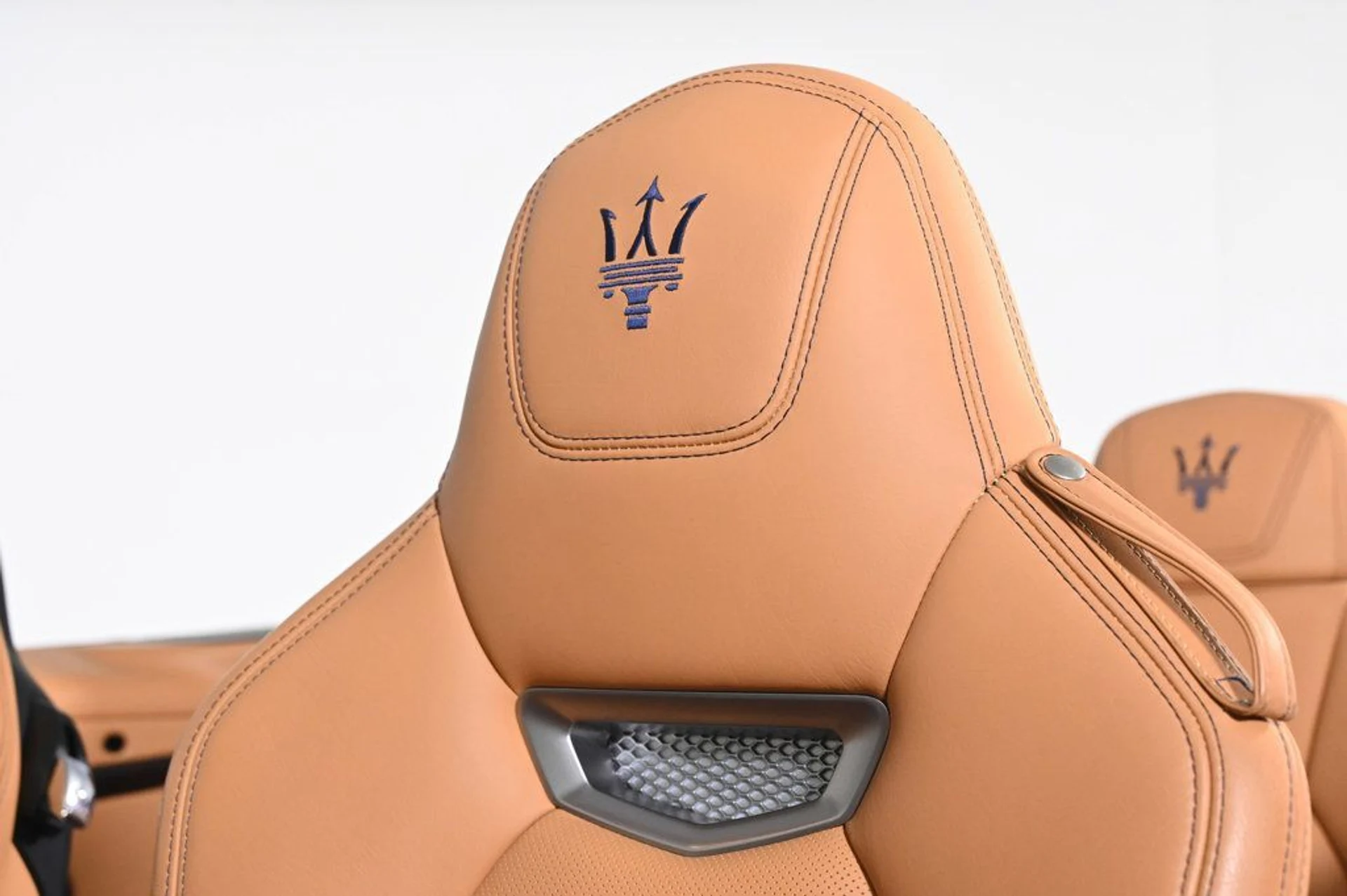 mph017_335587330_used_2019_maserati_granturismo_sport_11350_23000858_17_1024_a89c126b6d