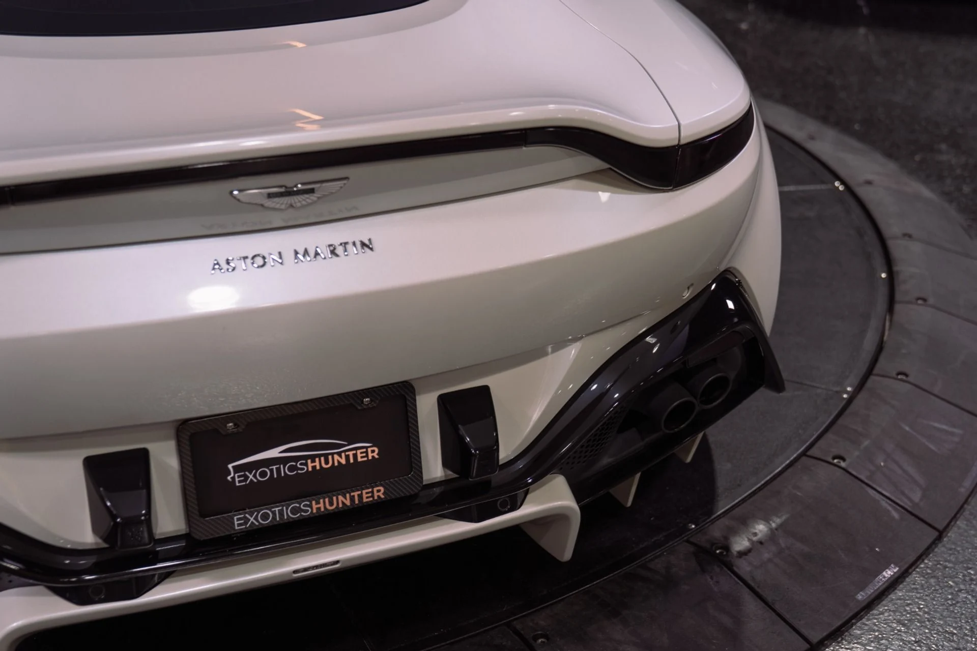 mph017_3359755864_Used_2019_Aston_Martin_Vantage_1792797785_b81e3c806b