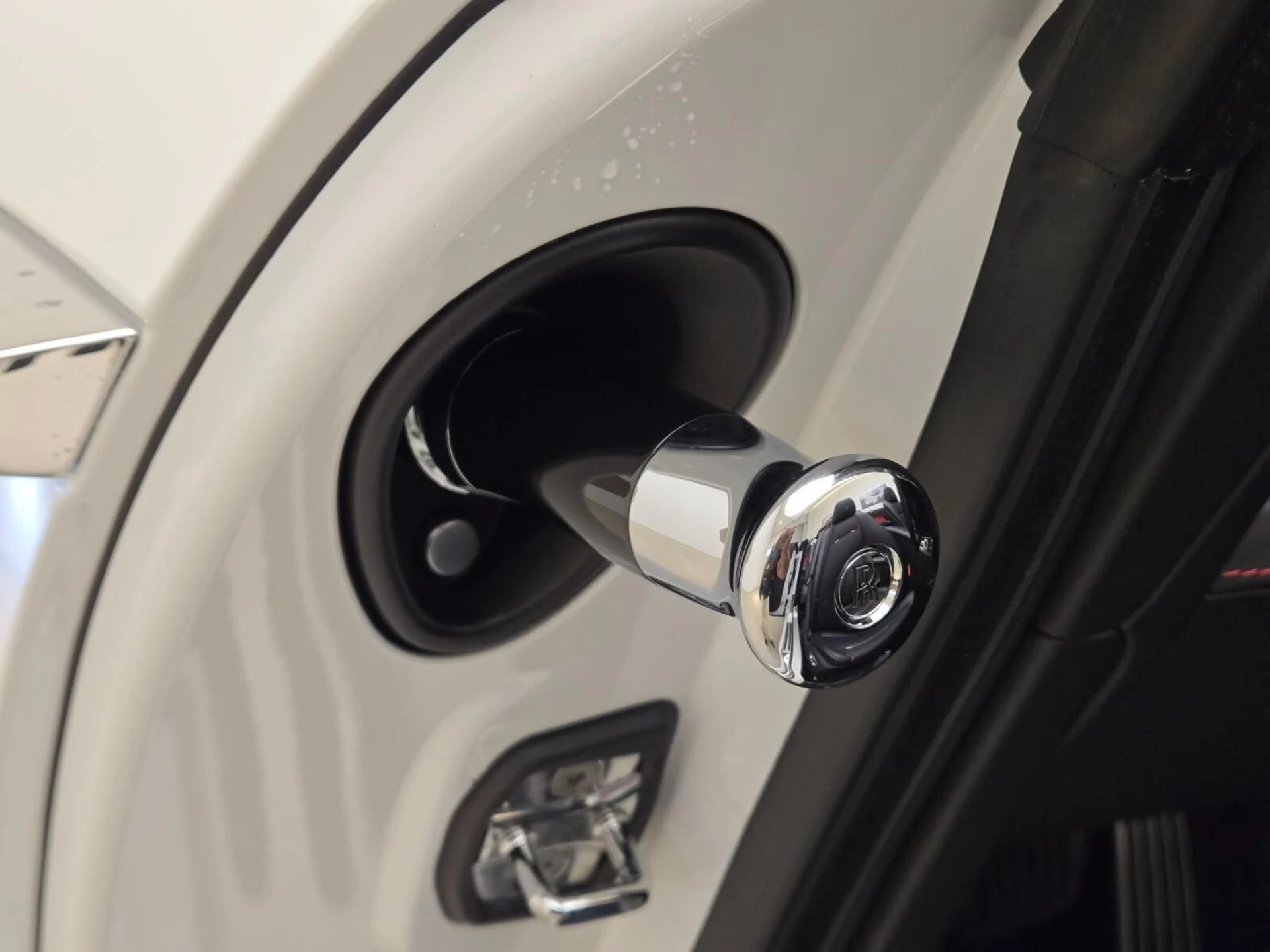 mph017_3362950501_Used_2020_Rolls_Royce_Dawn_1764058192_a195cd9b0a