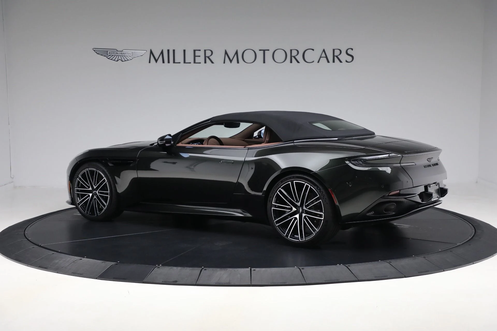 mph017_3365081666_Used_2024_Aston_Martin_DB_12_Volante_b6c881ea84