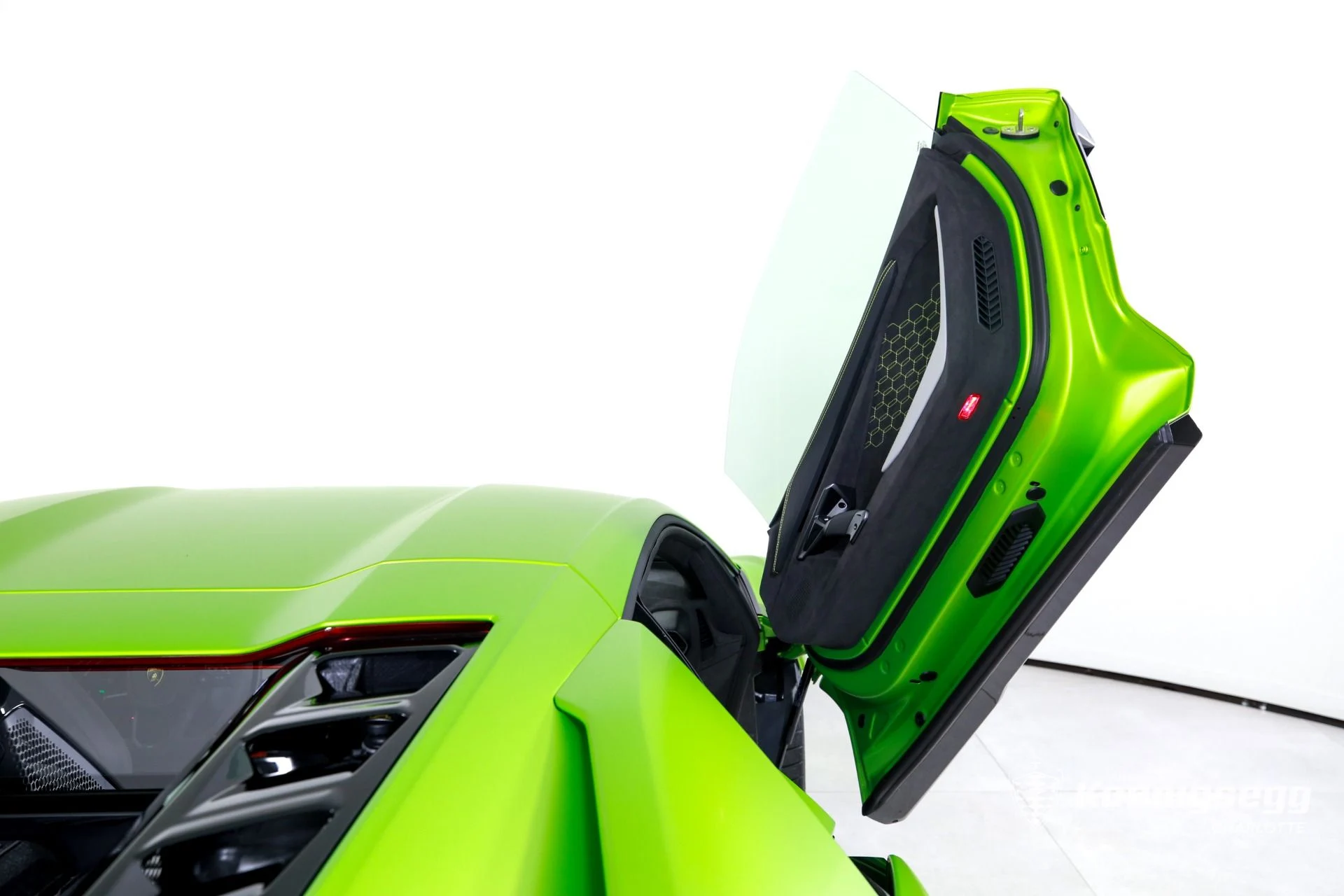 mph017_3369306405_Used_2024_Lamborghini_Revuelto_1774640405_0bac2fbccc