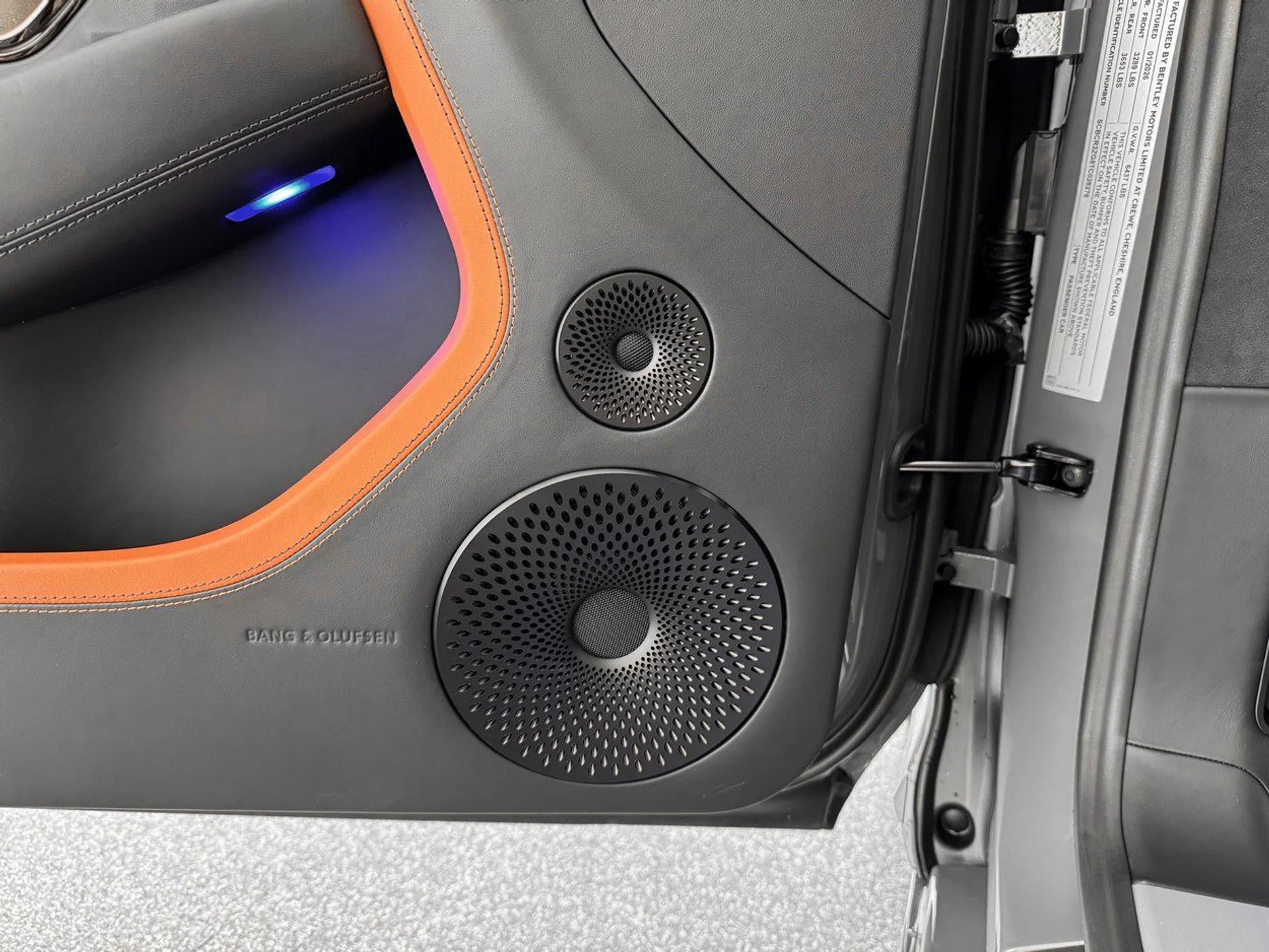 mph017_3373895854_06e7791f1e3e6a0e697216a01de7a828x_479e6376d5