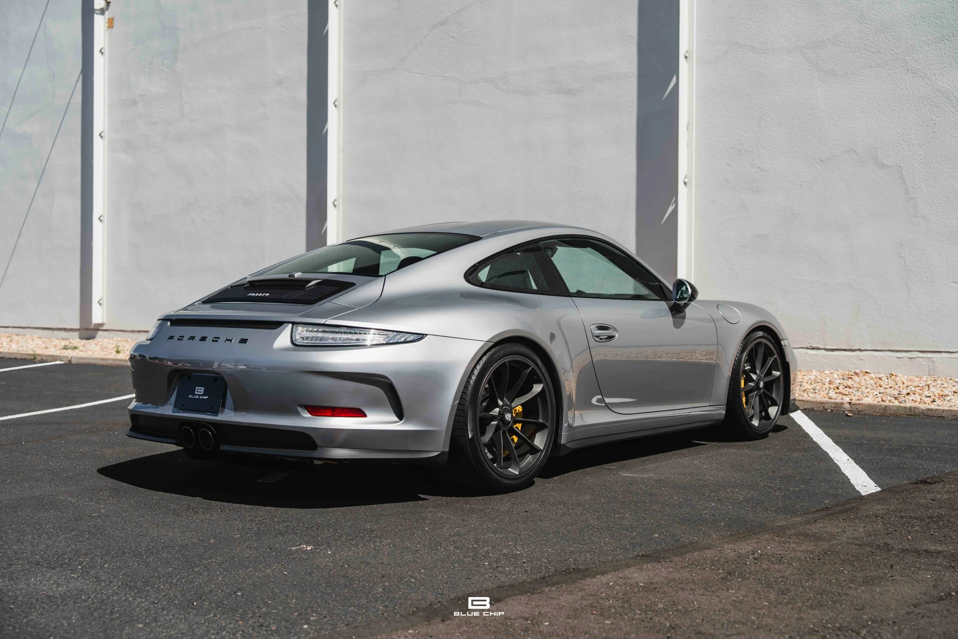 mph017_3377176311_6a2c87e0566e547e5e375876_2016_Porsche_911_R_18_b856ed5428