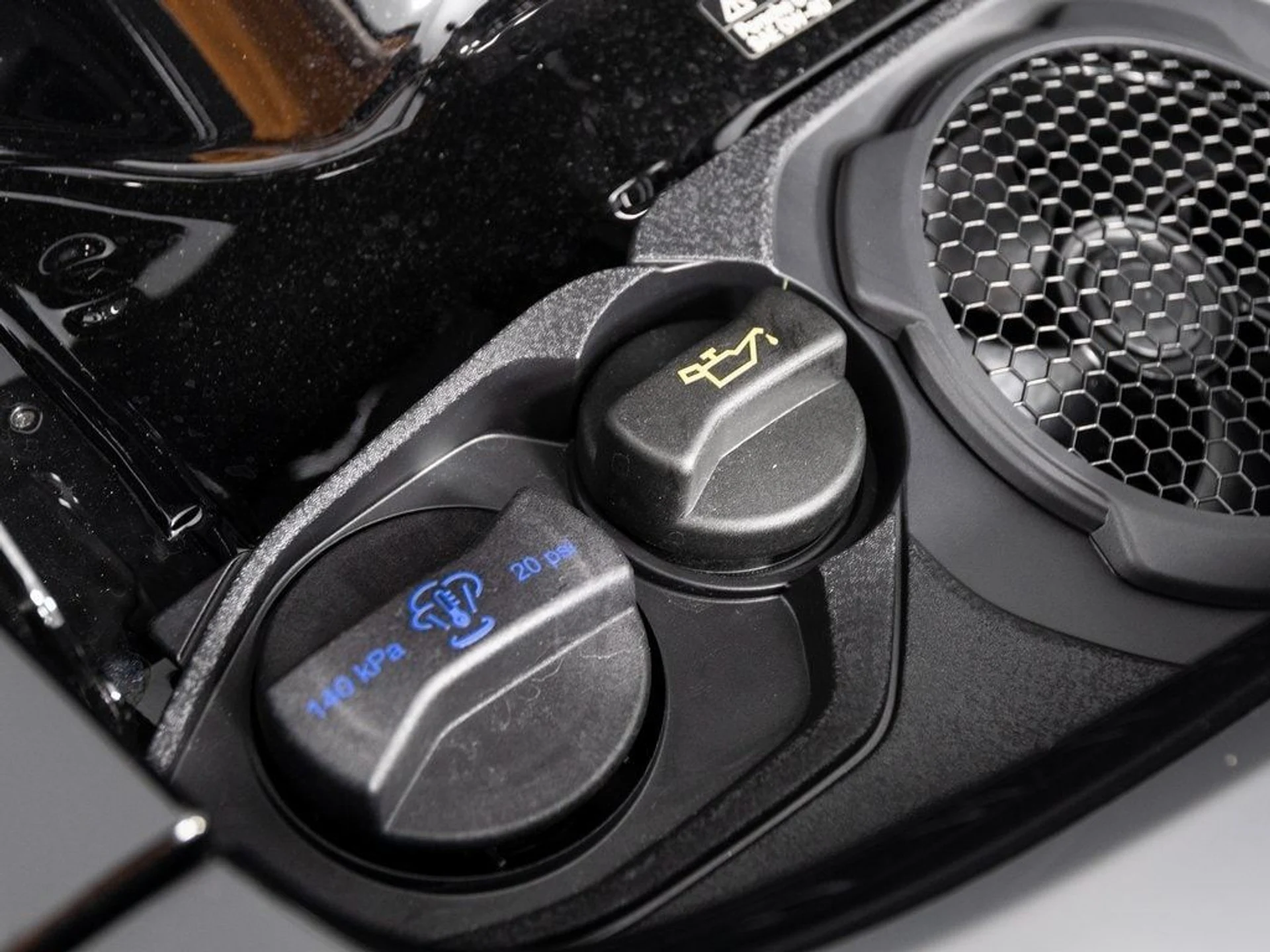 mph017_3381047988_ea88d1bee8d6806be6581aad690ac93bx_4b053d1266