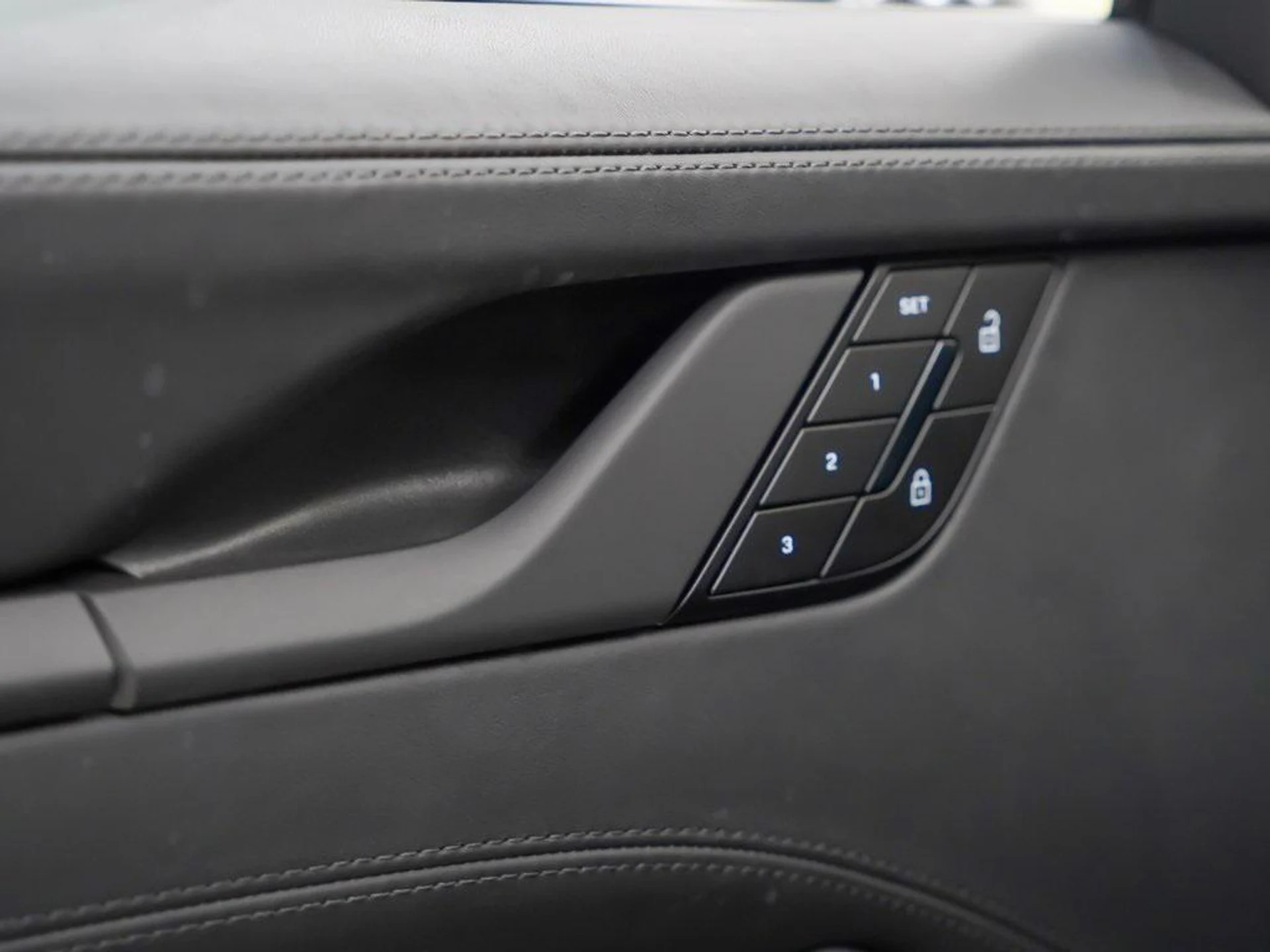 mph017_3385303257_e2au_NA_1g_BVQ_9fl5_M_Ng15d6_Ejz44_ffc51ab3cc