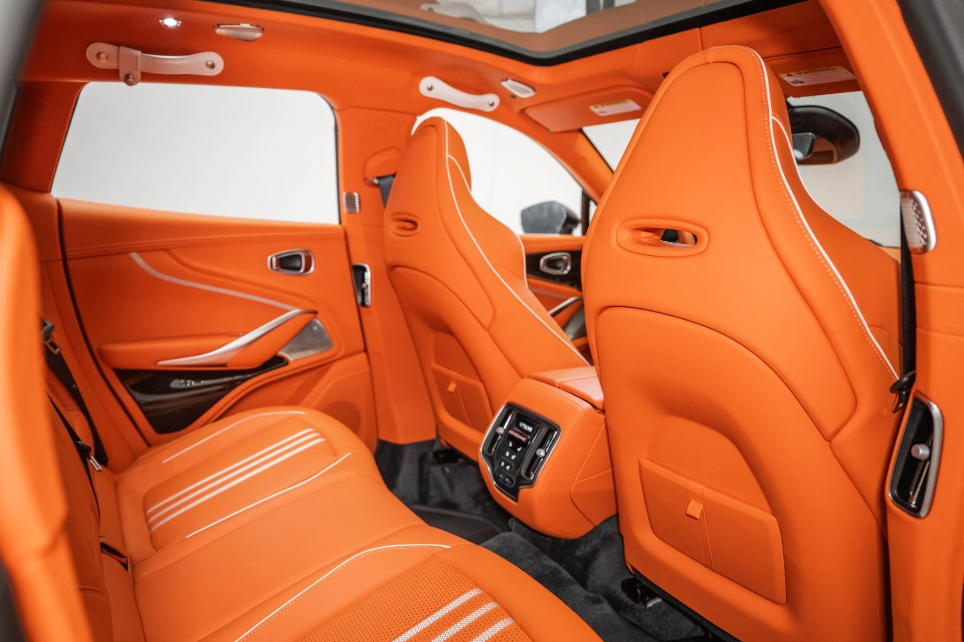 mph017_3389002424_New_2025_Aston_Martin_DBX_707_1739541674_96a8281a18