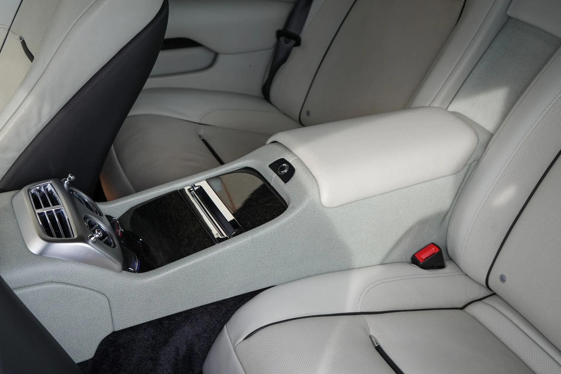 mph017_3389666164_Used_2015_Rolls_Royce_Wraith_1789768285_2c0c58078a