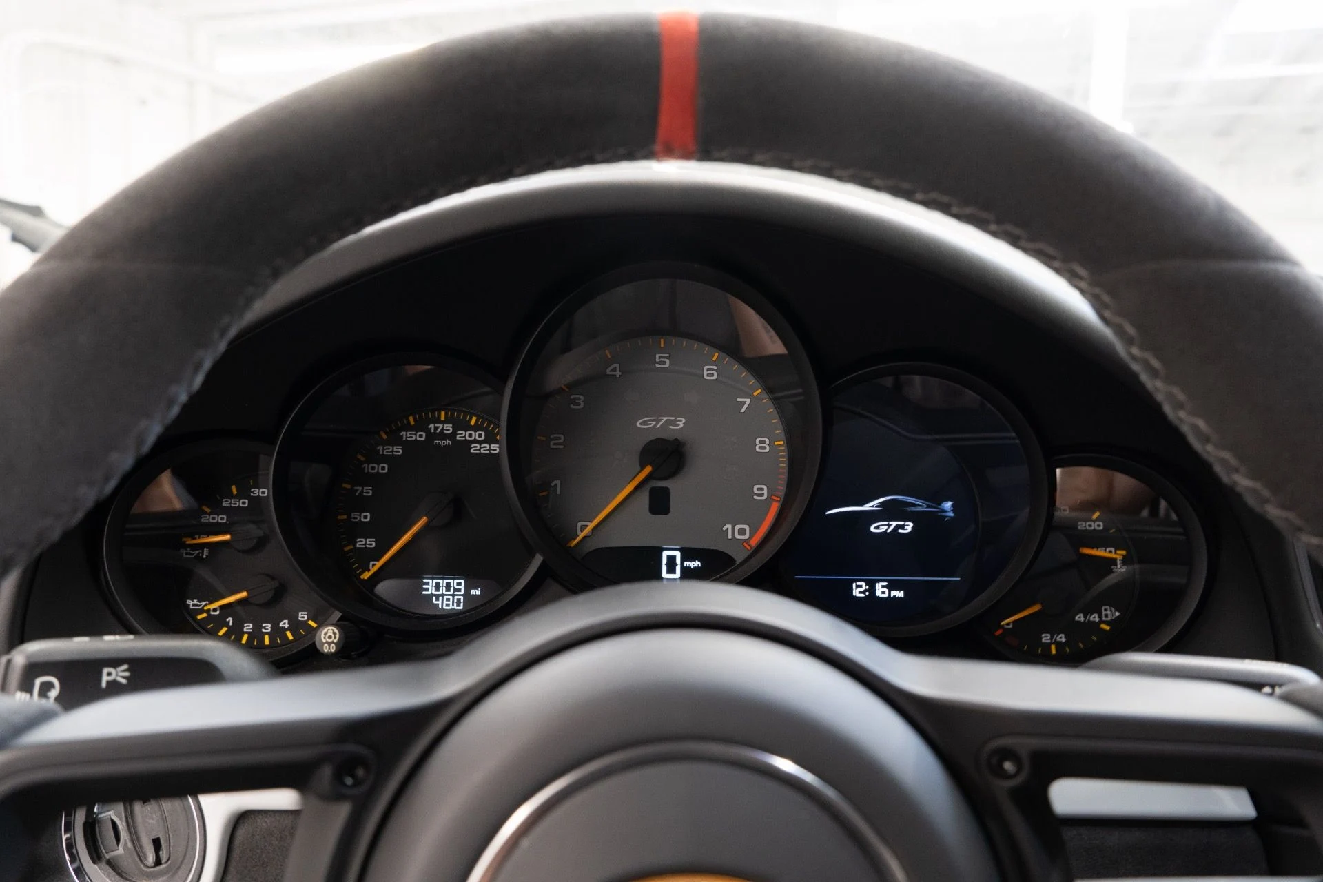 mph017_3389887400_Used_2018_Porsche_911_GT_3_1761338544_f37faaf1f2