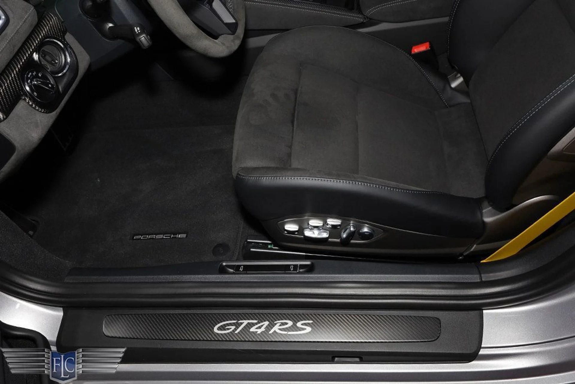 mph017_339689125_used_2025_porsche_718_cayman_gt4rscoupe_6305_22896205_18_1024_ef6256d8b9
