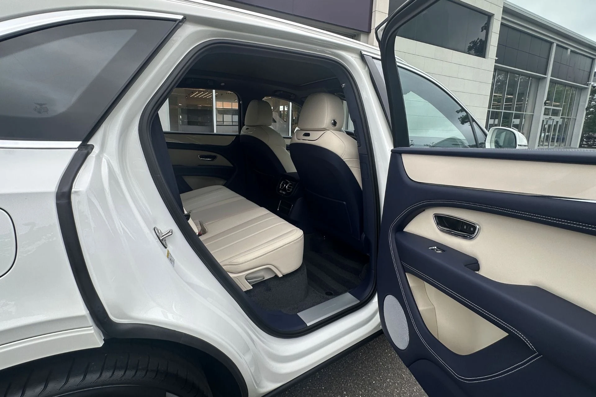 mph017_3399713767_New_2026_Bentley_Bentayga_V8_1784720137_c5f21ef9ea