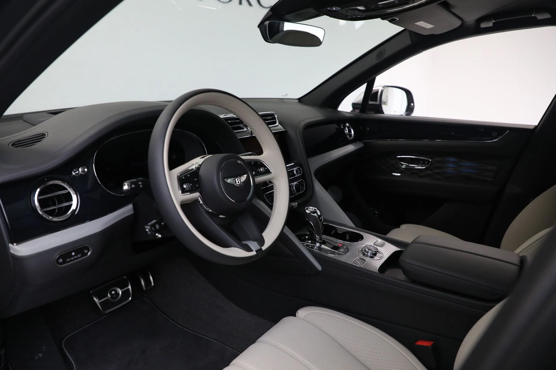 mph017_3413537056_New_2025_Bentley_Bentayga_EWB_Mulliner_V8_7cd40e9315