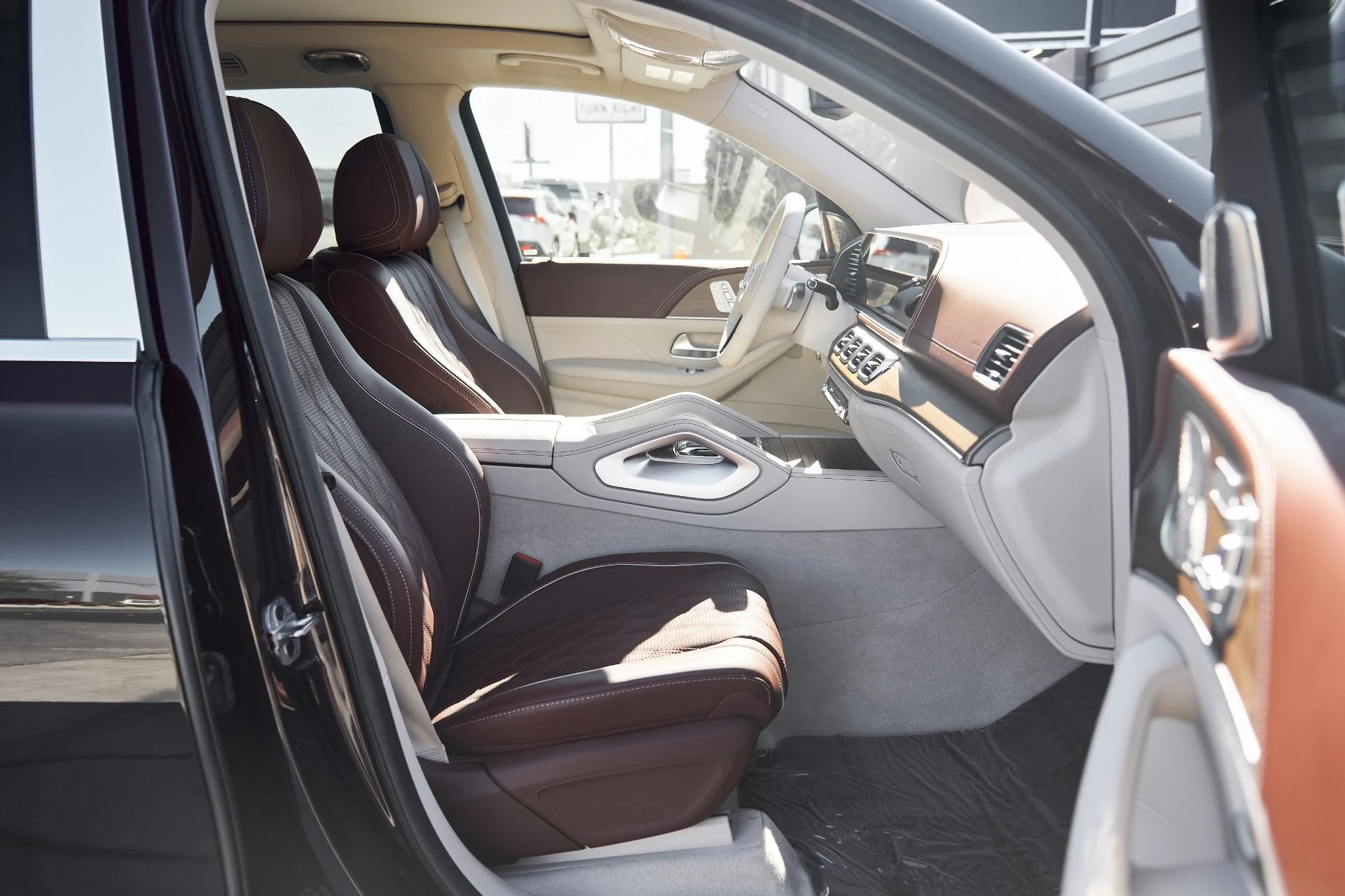 mph017_3424924350_Used_2024_Mercedes_Benz_GLS_Maybach_GLS_600_1762306330_adc6b7d2cc