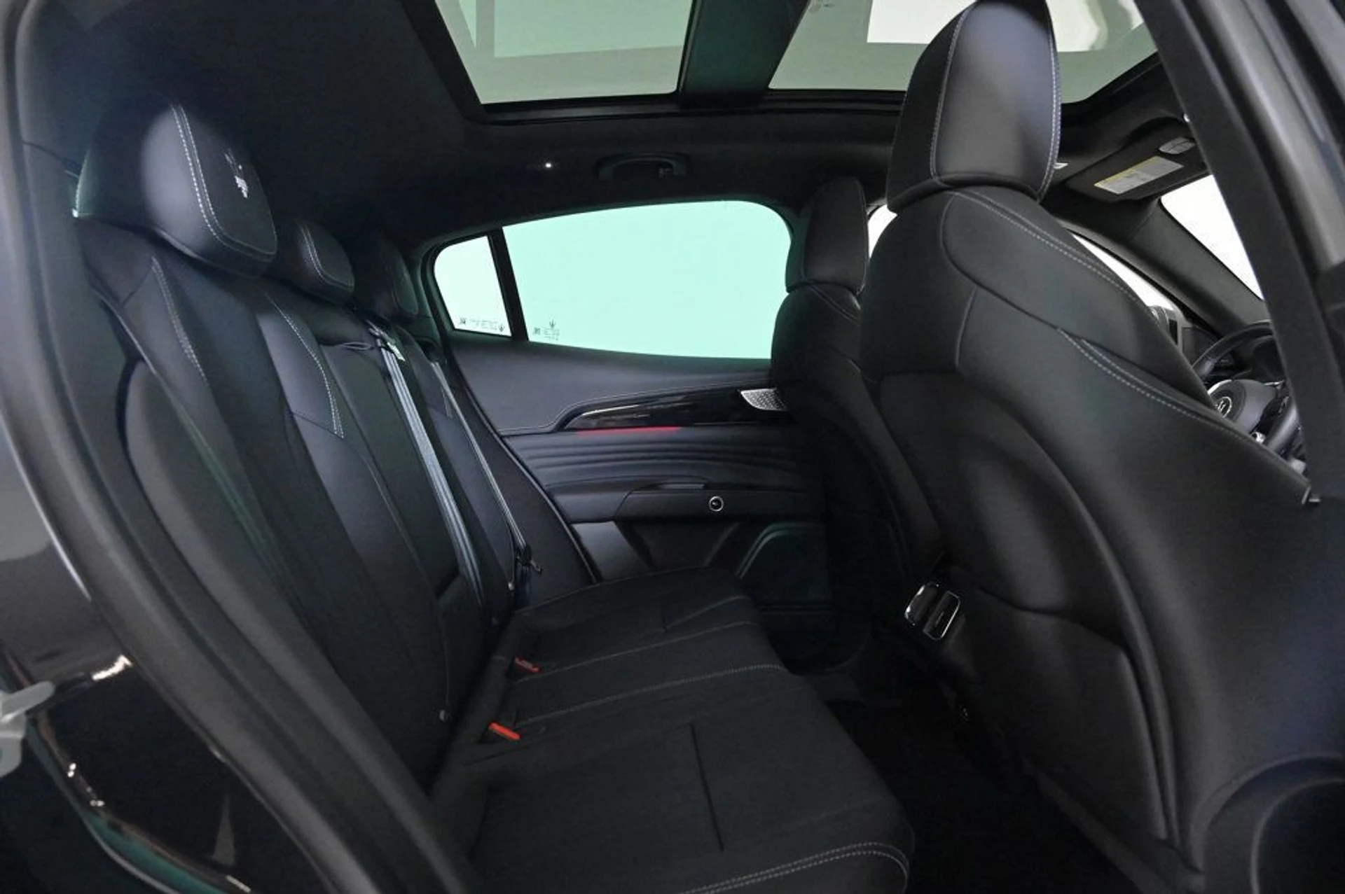 mph017_3425435549_used_2025_maserati_grecale_modena_11350_22945495_17_1024_e8a3b48263