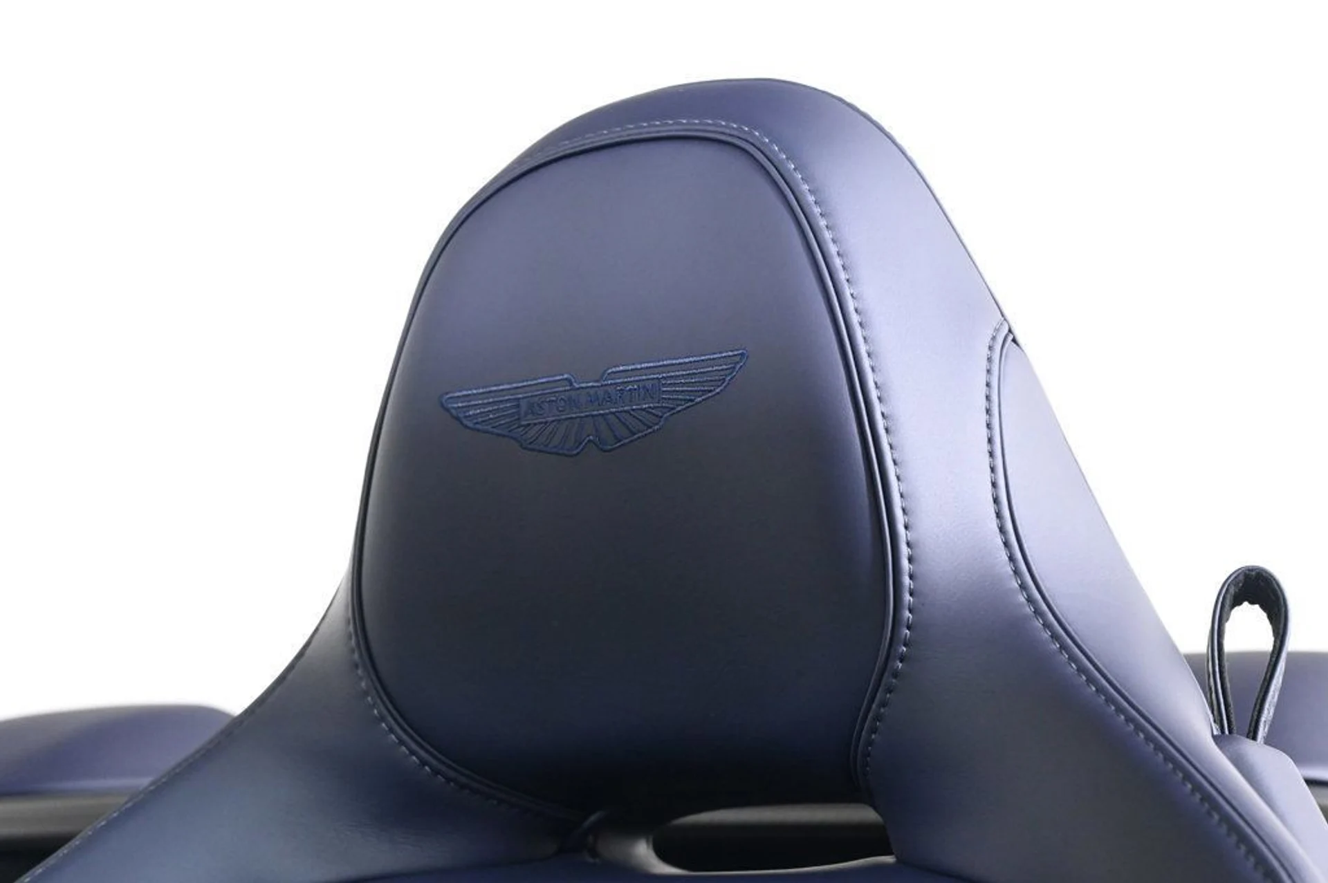 mph017_3426129012_new_2026_aston_martin_vanquish_volante_11350_22980293_18_1024_4bd86c60b4