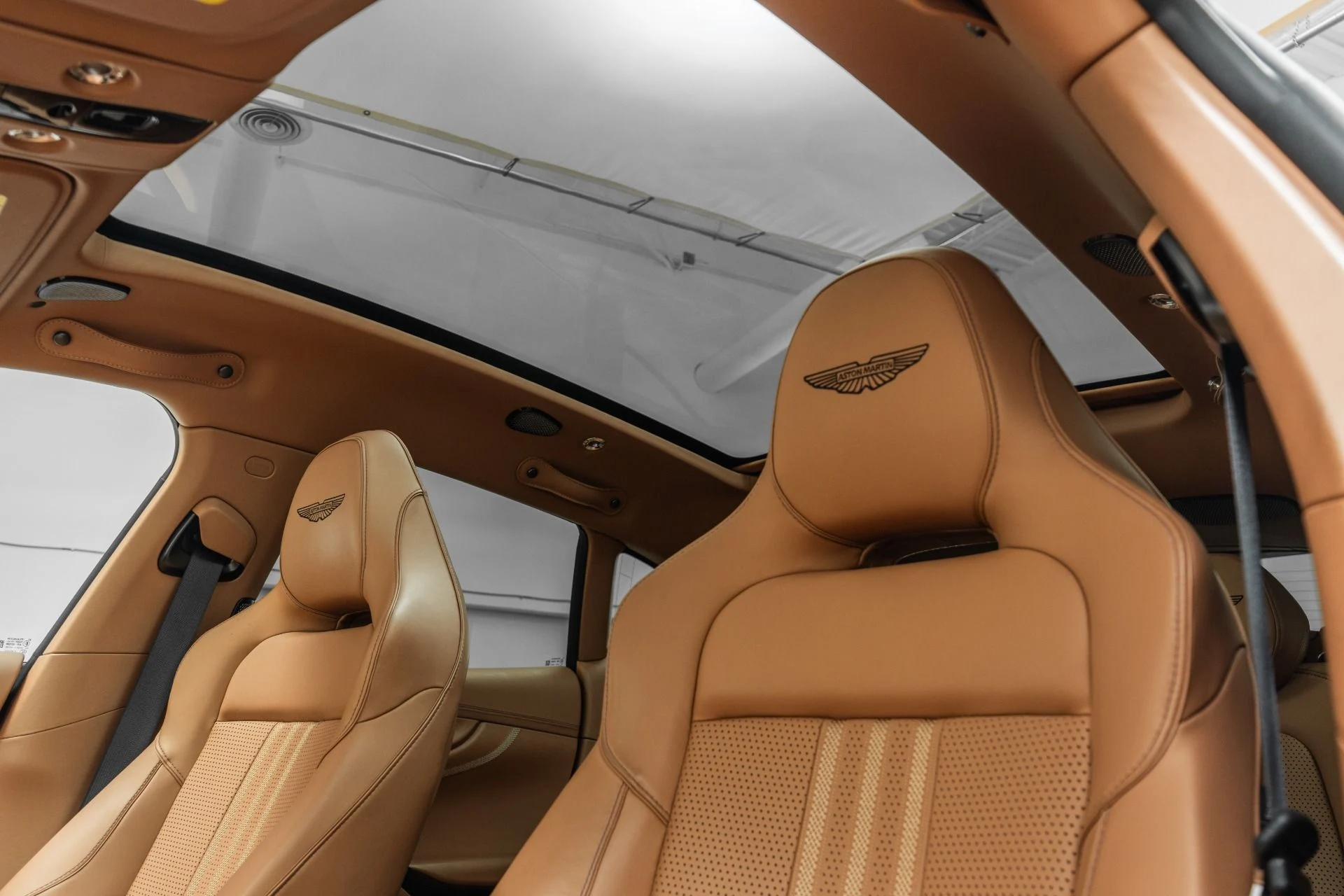 mph017_3427328997_Used_2025_Aston_Martin_DBX_707_1780350121_a904b165fb