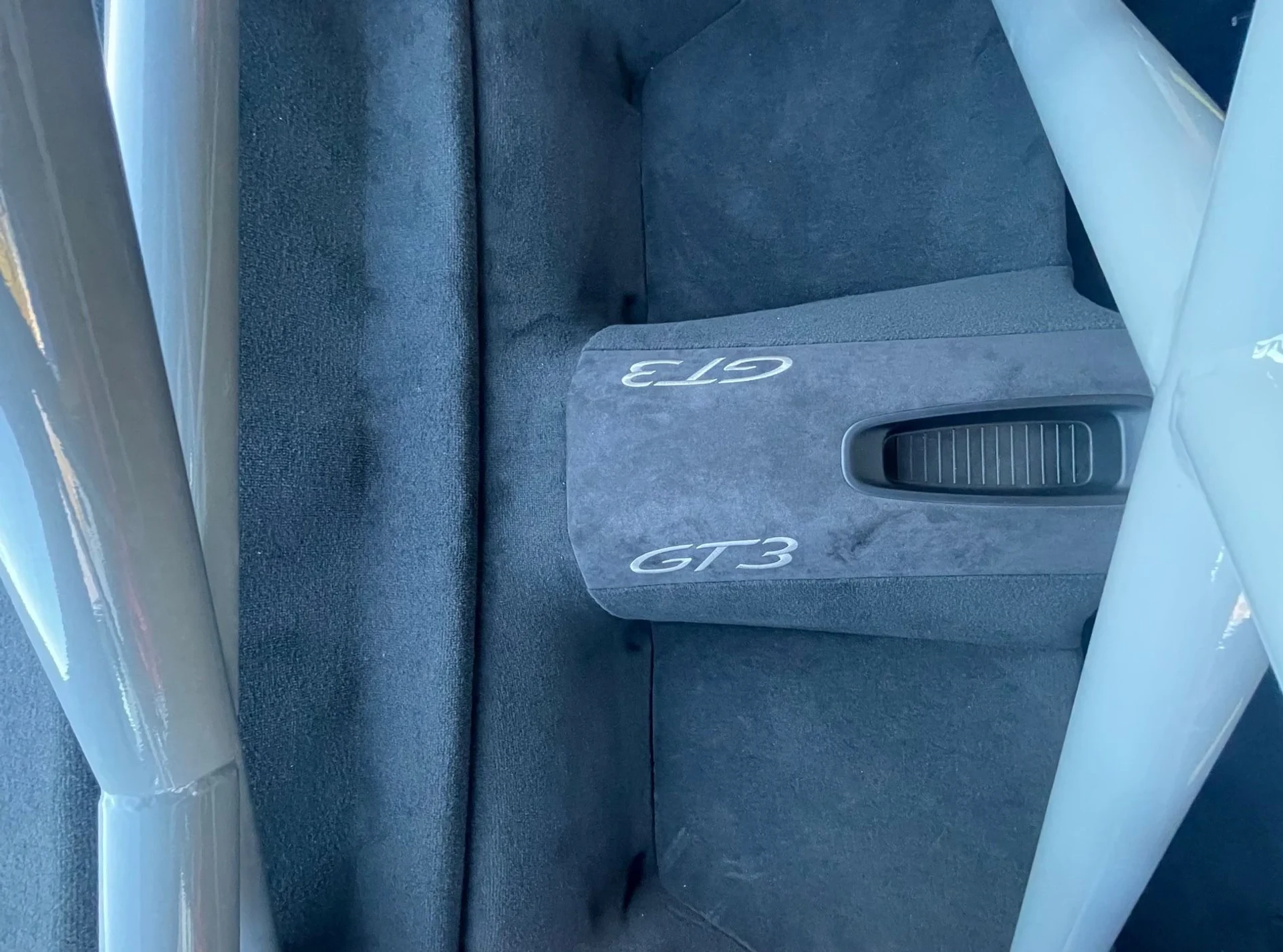 mph017_3430125899_Used_2018_Porsche_911_GT_3_1764615089_2b37596268