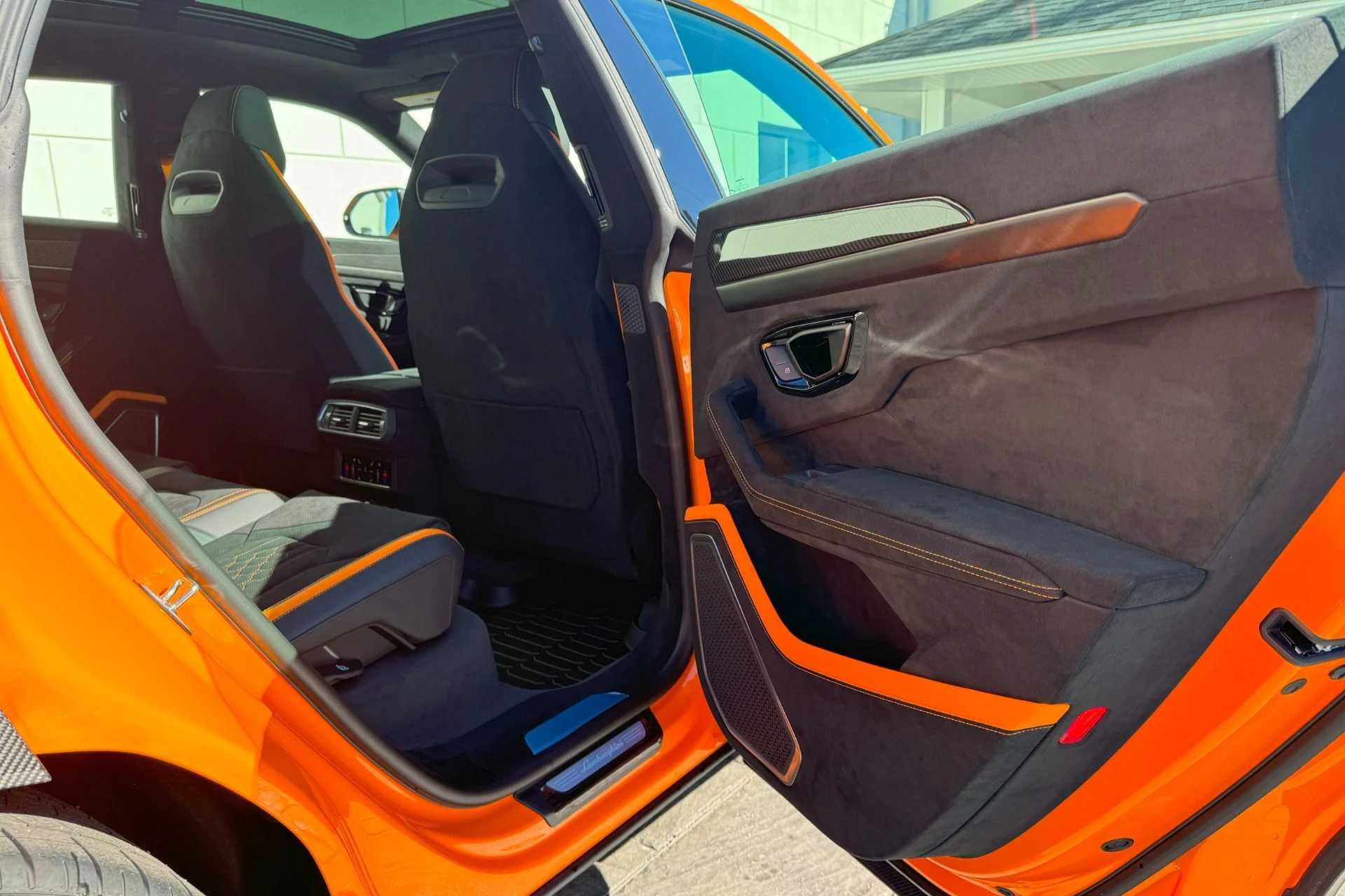 mph017_3438494928_Used_2024_Lamborghini_Urus_Performante_1741003386_2aa36983a9