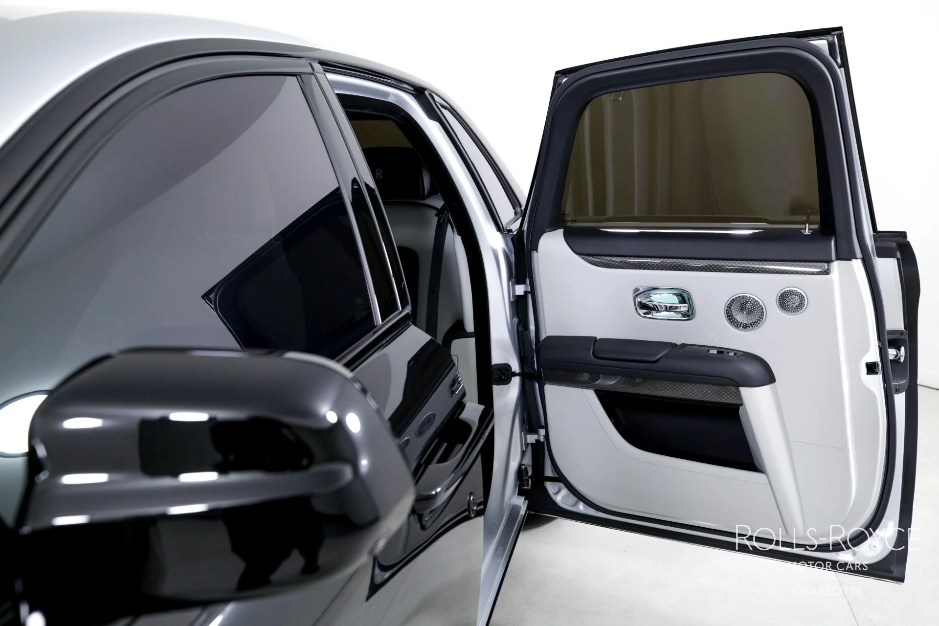 mph017_3444345411_Used_2022_Rolls_Royce_Black_Badge_Ghost_1713469373_8eeadabb1c