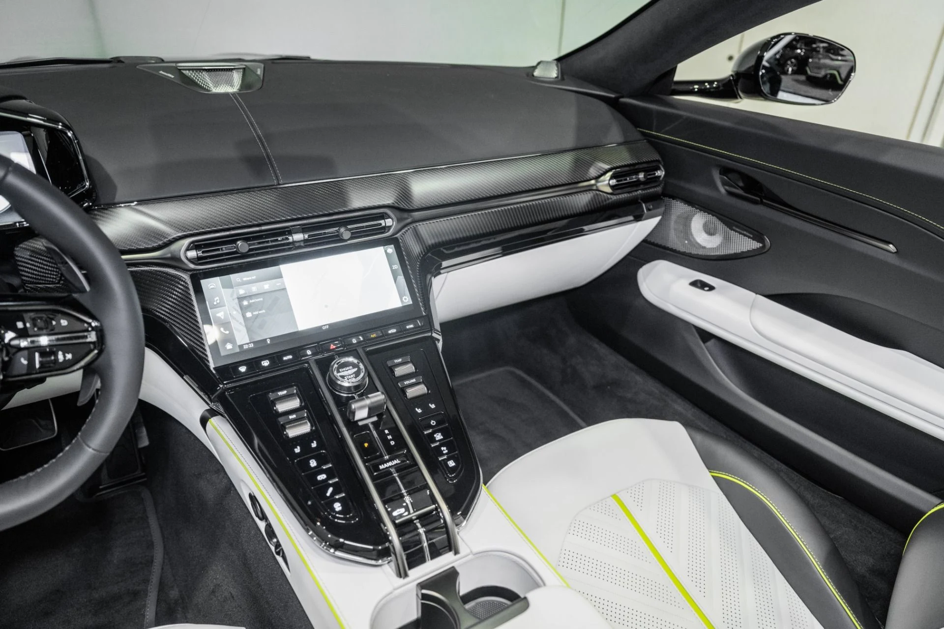 mph017_3453396308_New_2026_Aston_Martin_Vantage_S_Roadster_1780941042_0e8ad7d2ea