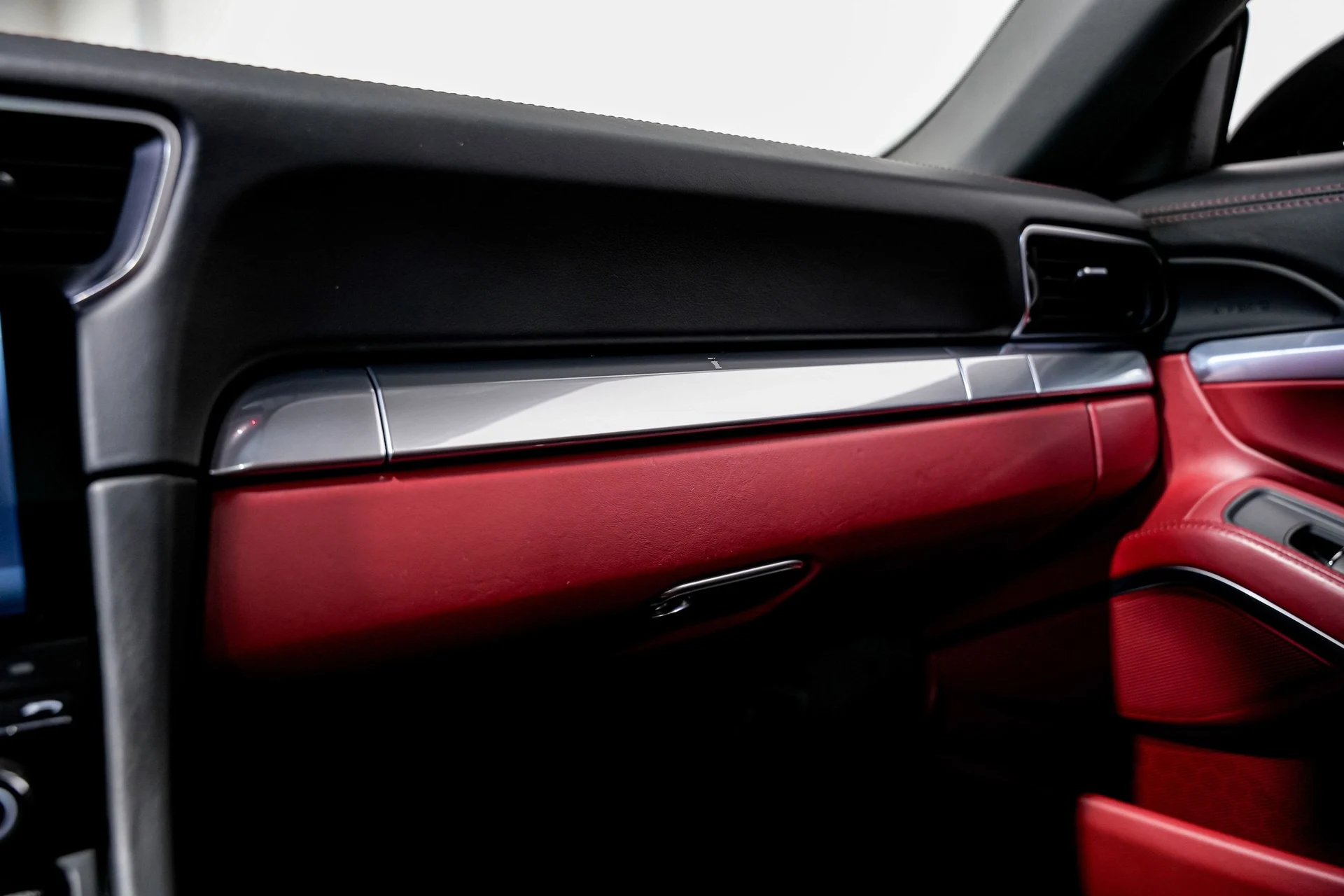 mph017_3466847576_c56e7ec607f5ace6eeb1b6630caf855bx_5cc5226902