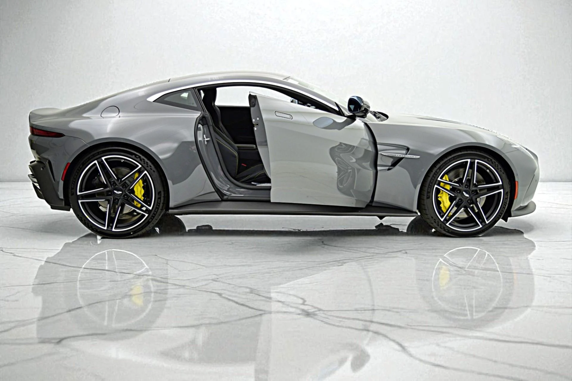 mph017_3473816276_New_2026_Aston_Martin_Vantage_Coupe_04791e3946