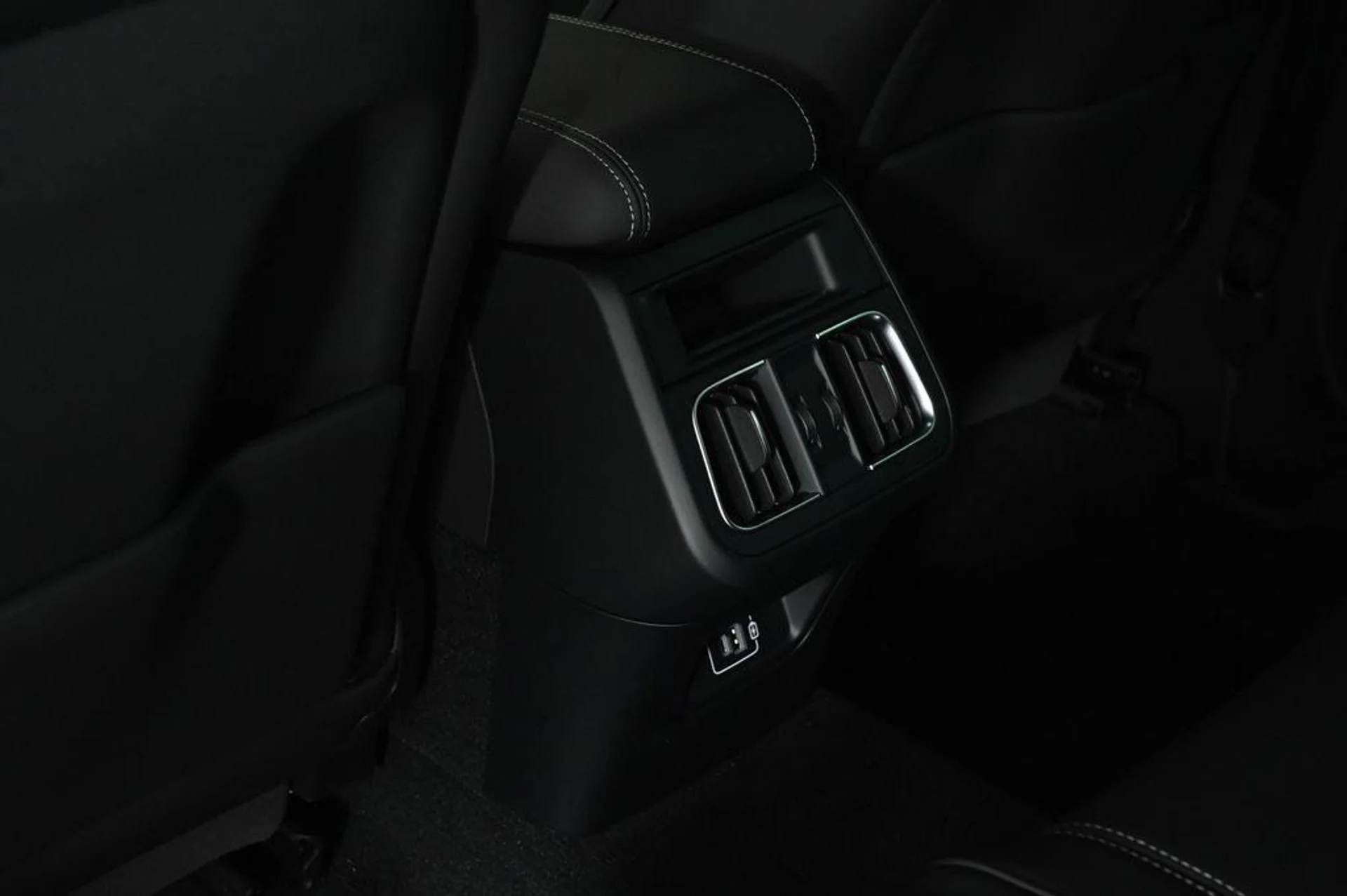 mph017_3475854111_new_2025_maserati_grecale_awd_11350_22975687_17_1024_c89db48f86