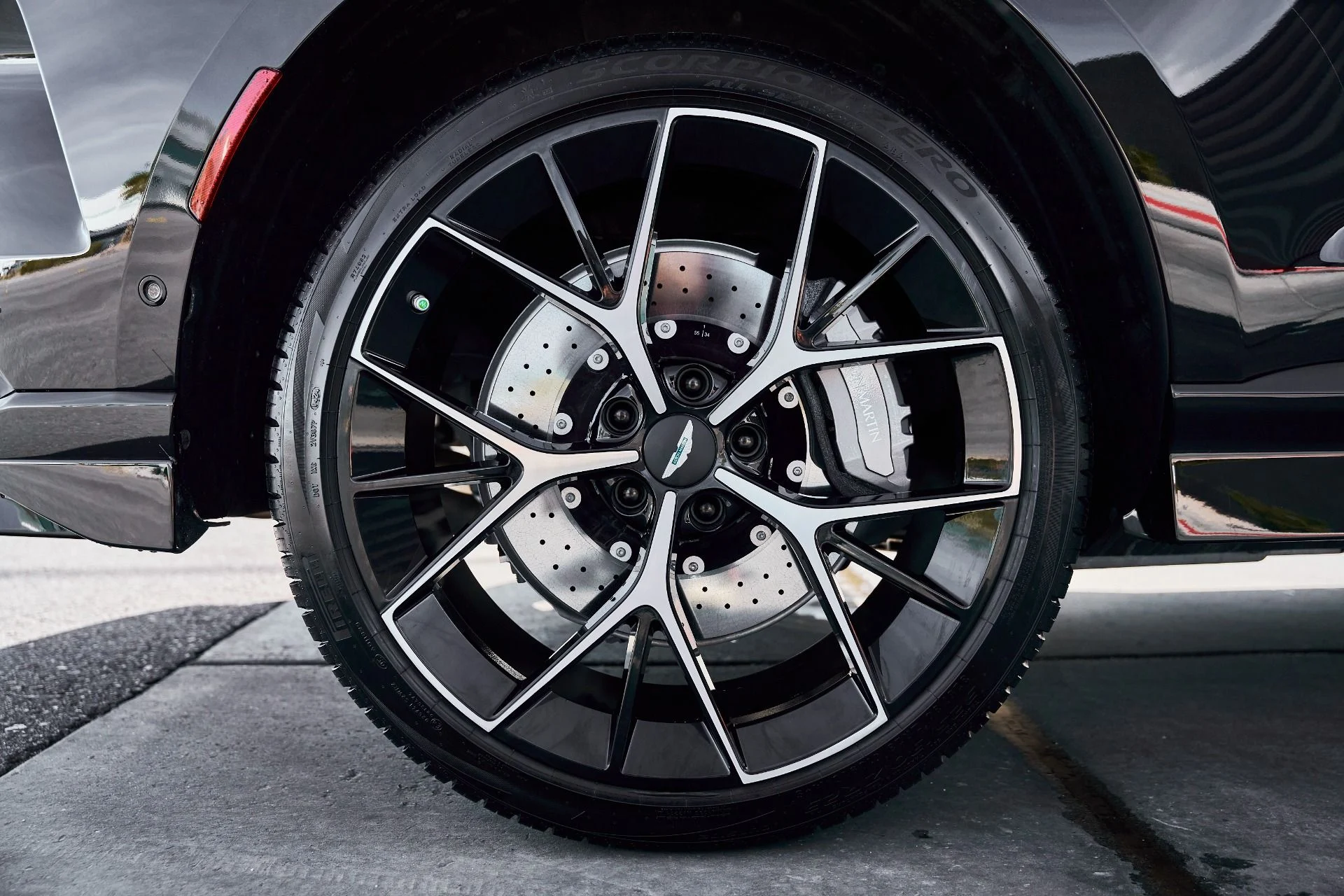 mph017_348048935_Used_2025_Aston_Martin_DBX_707_1771642270_69c47639ac