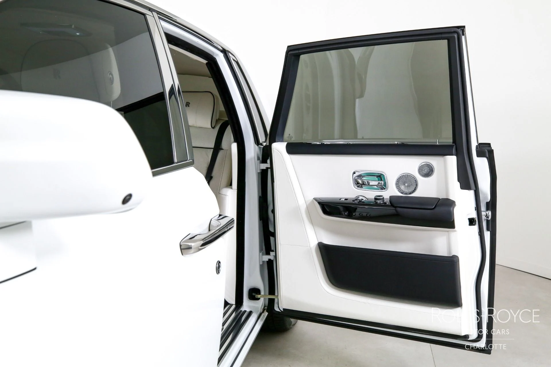 mph017_3482879273_Used_2024_Rolls_Royce_Phantom_1767116656_4d206ed438