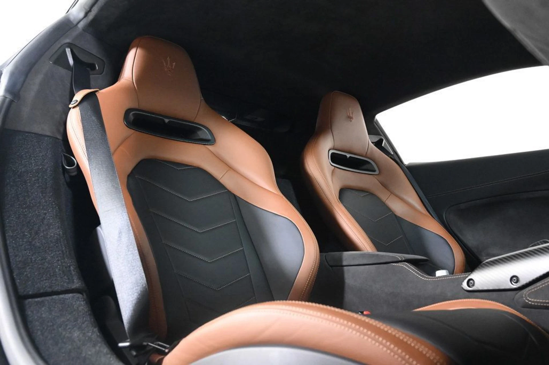 mph017_3508189160_used_2022_maserati_mc20_base_11350_22957730_17_1024_1677a4f26c