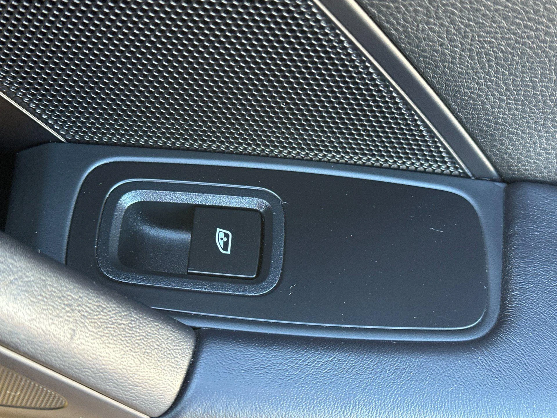 mph017_3509359417_Used_2022_Porsche_911_Carrera_S_1772634355_854dc1bafb