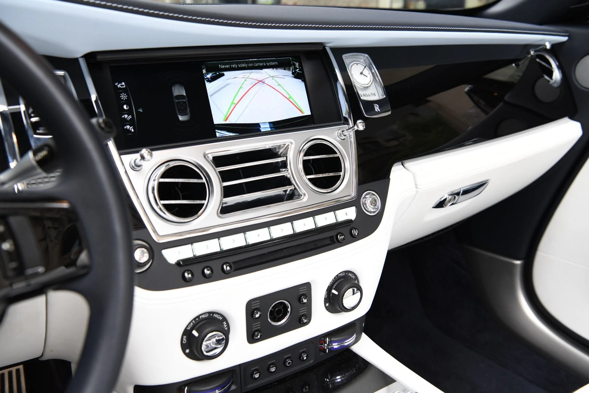 mph017_3510577524_8627_p19_l_35412a1f08