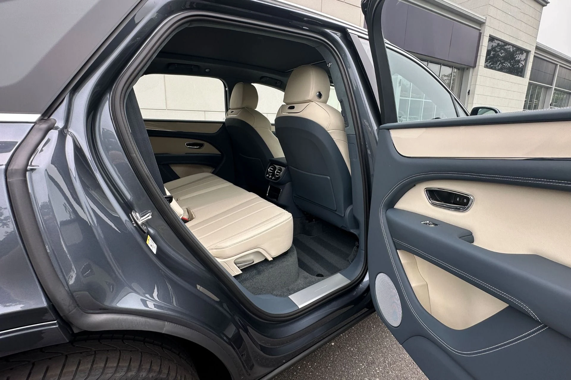mph017_3527062242_New_2026_Bentley_Bentayga_V8_1784540711_5650435a5d