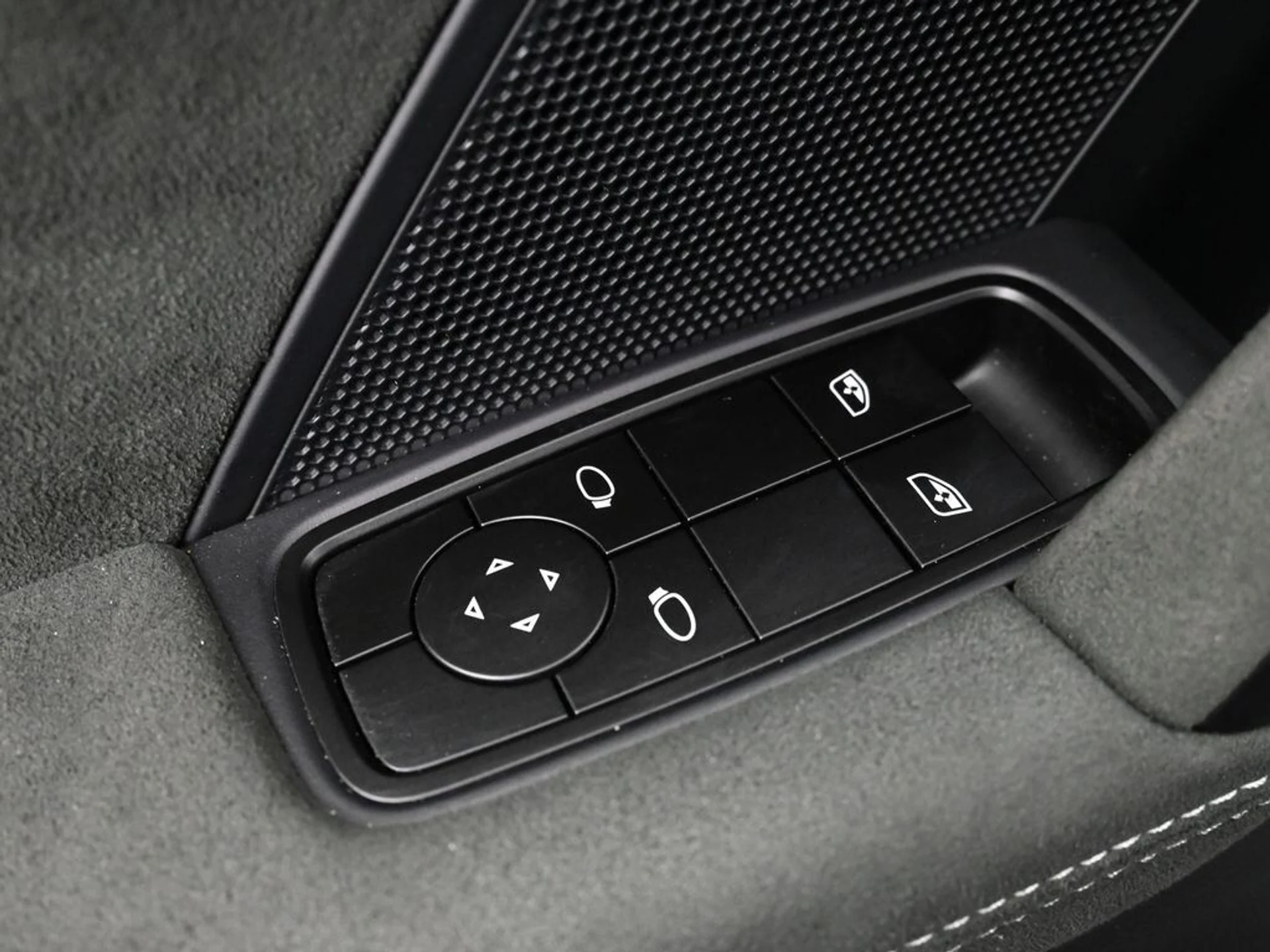 mph017_3536021405_4d6ab4ec600d332d8af60a30c3888490x_02eb34a019