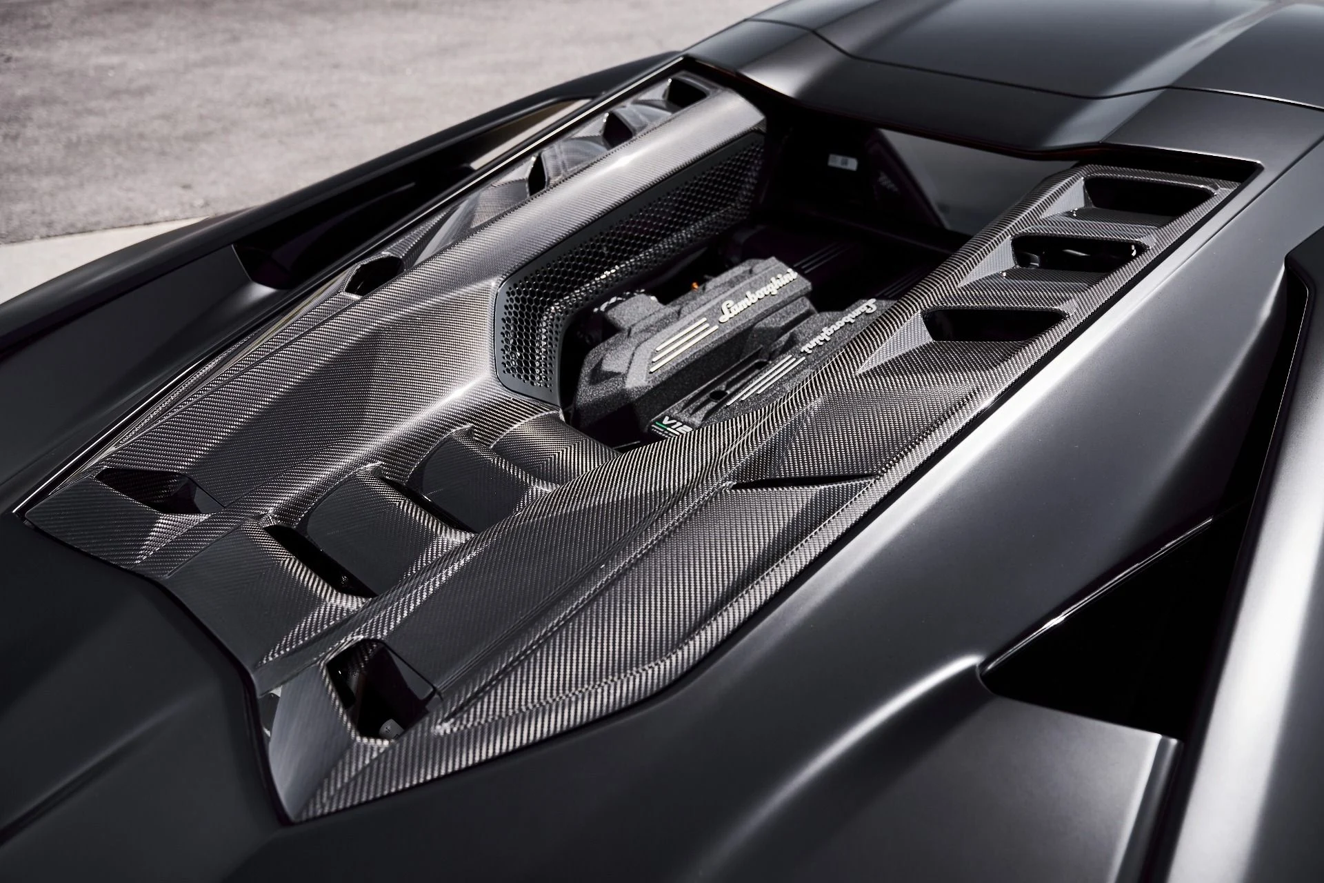 mph017_3538592570_Used_2025_Lamborghini_Revuelto_Base_1774300522_8f234ccd69