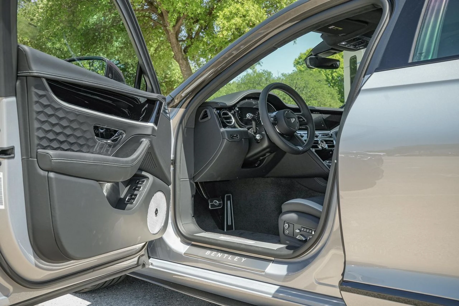 mph017_3541362887_Hi_Tech_Luxury_Imports_LLC_SCBBR_6_ZG_8_SC_021779_image_17_f6242d7f02
