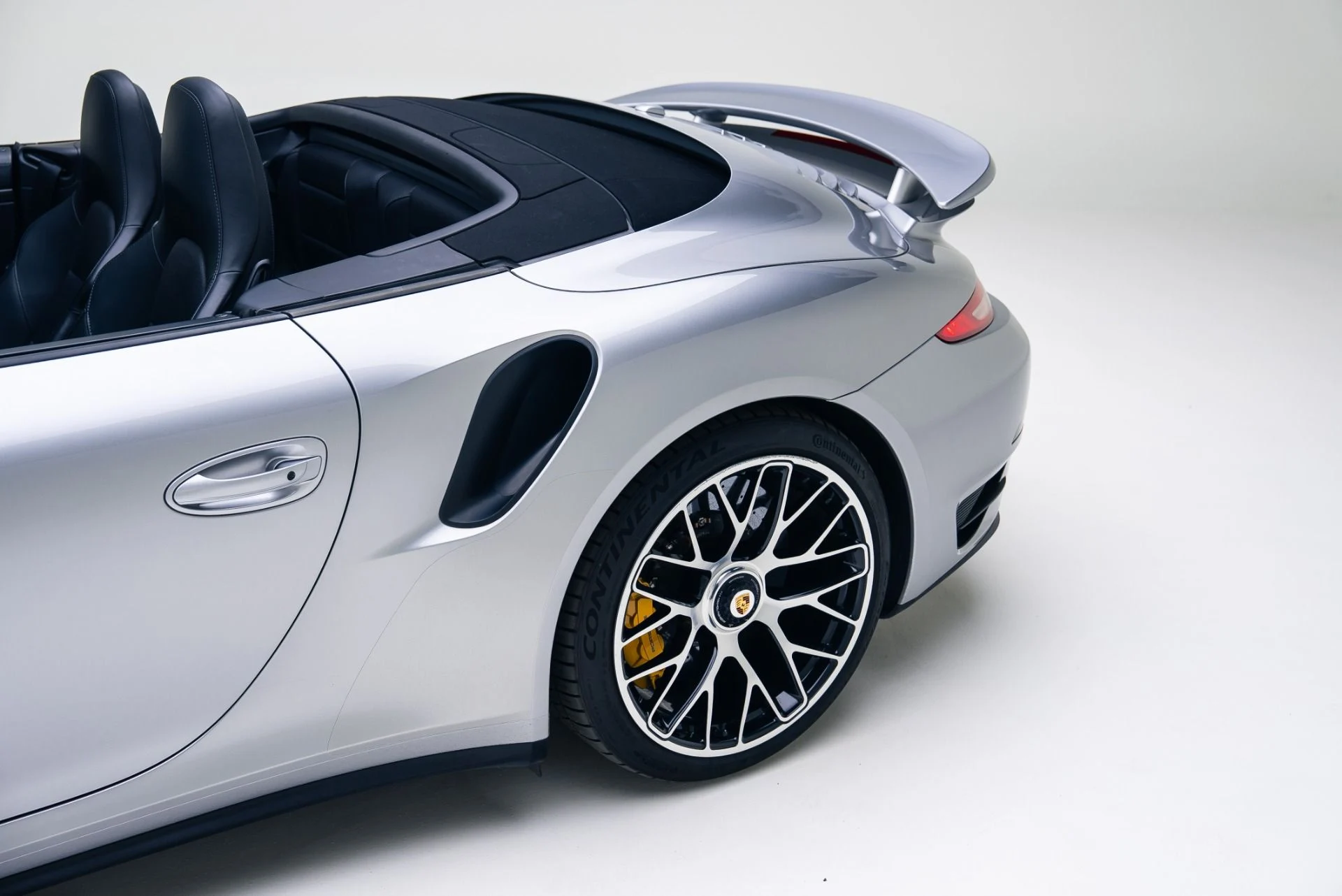 mph017_3541565645_Used_2016_Porsche_911_Turbo_S_1764978291_8d0c770005