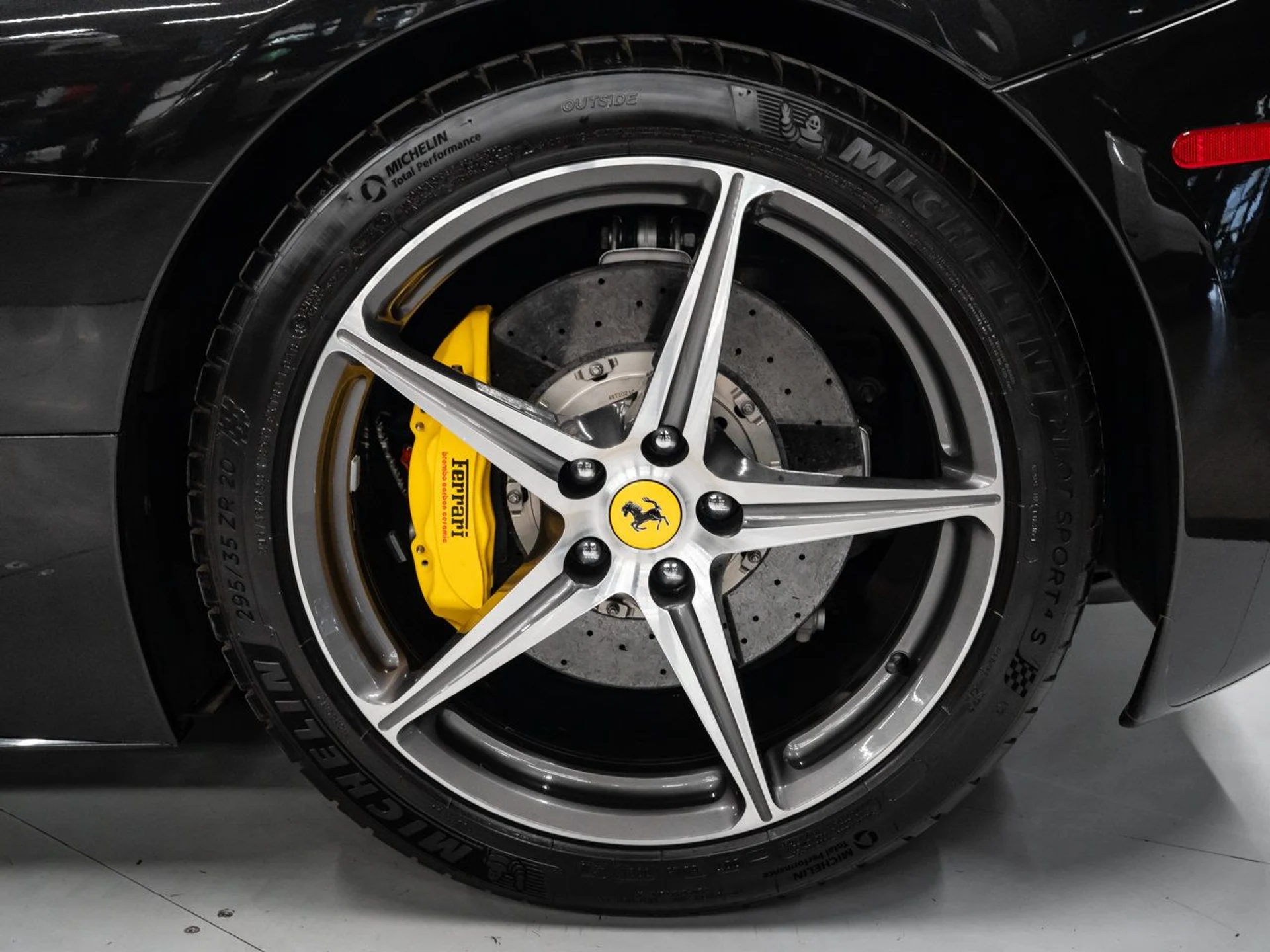 mph017_3561394101_ferrari_458_italia_2015_8e32a4360c