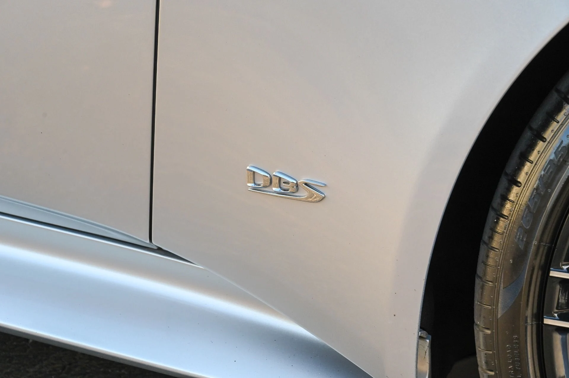 mph017_3566621285_Used_2020_Aston_Martin_DBS_Superleggera_1708981970_4888923aaf