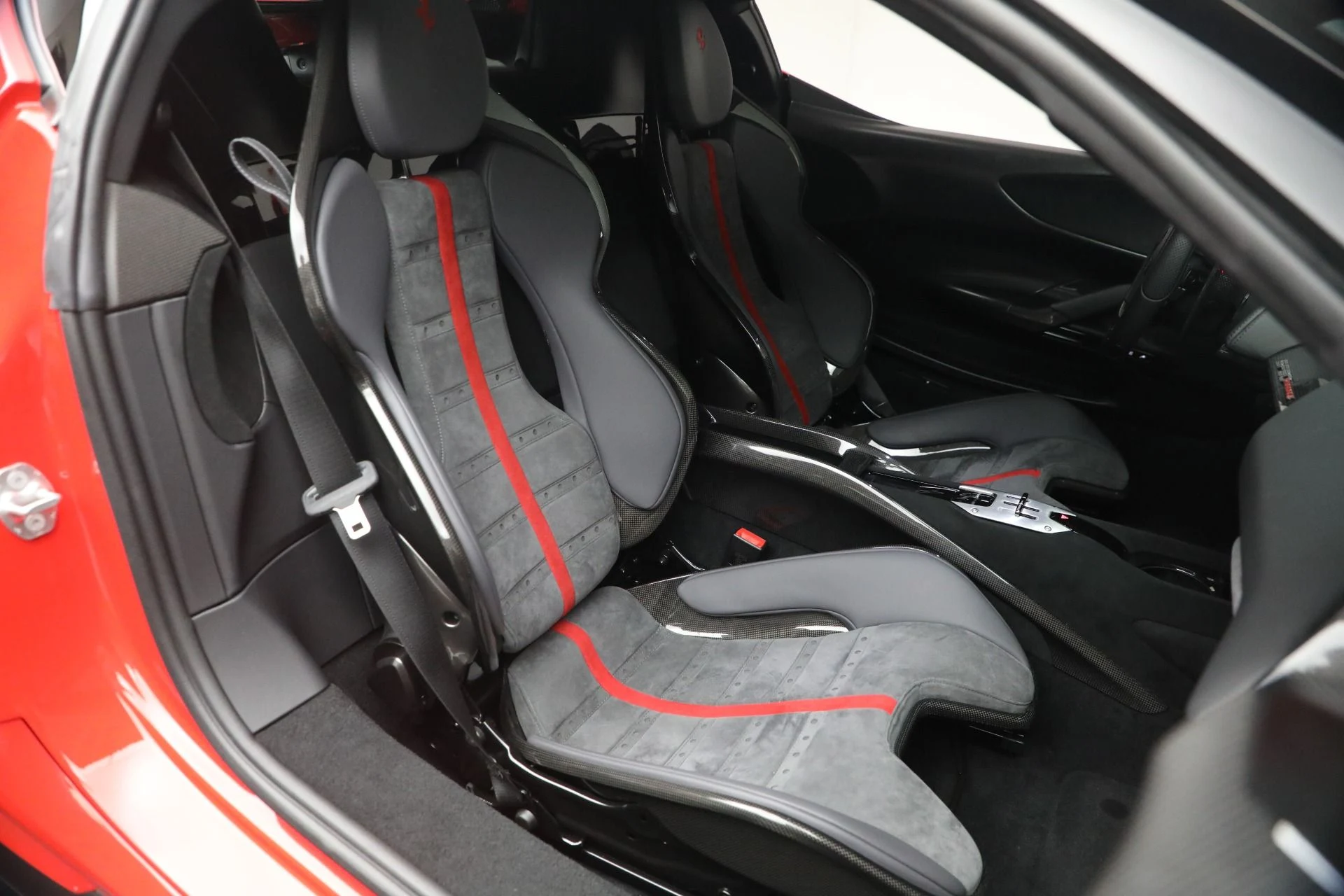 mph017_35729118_Used_2023_Ferrari_SF_90_Stradale_1765397558_a40327d6de