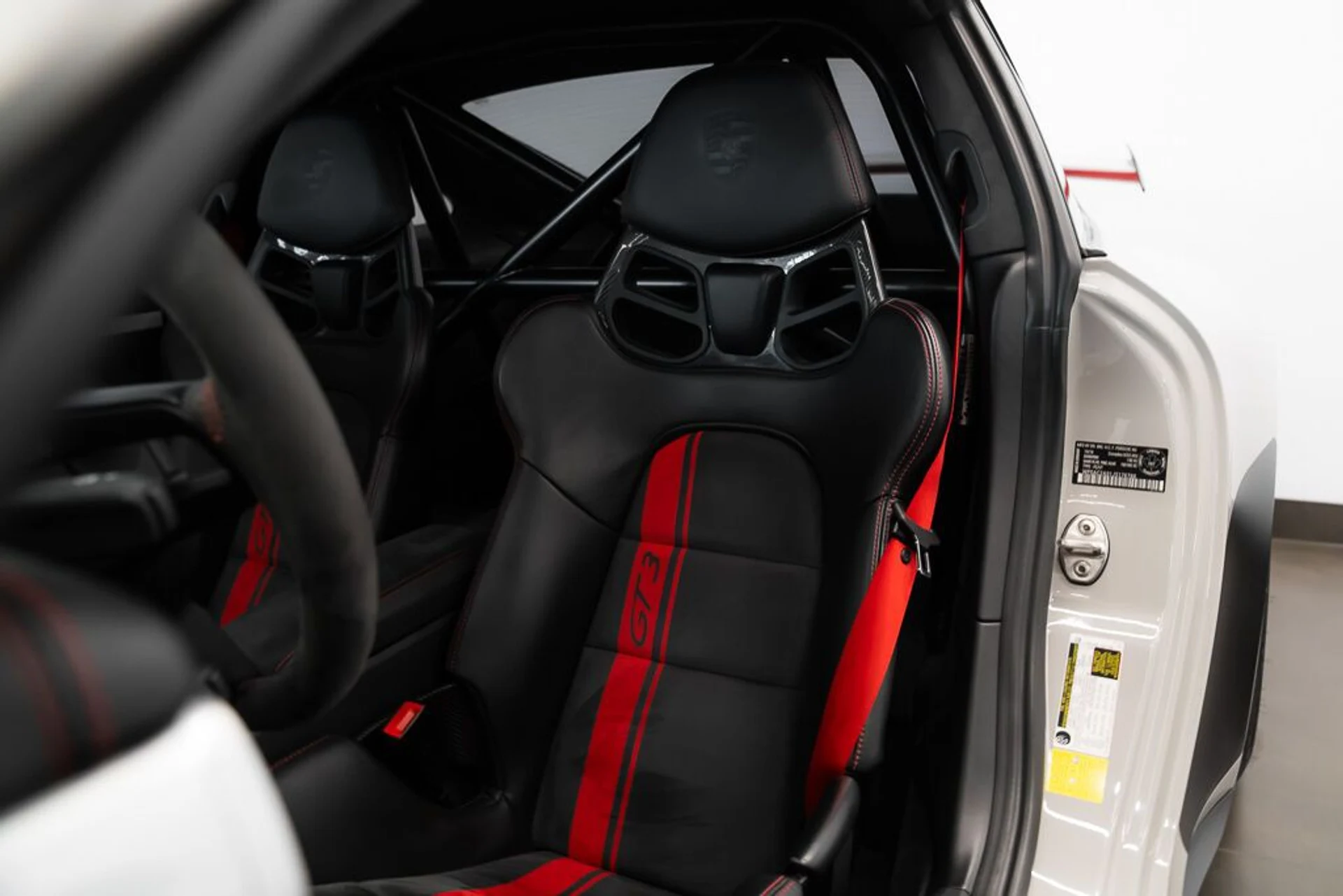 mph017_3573876626_porsche_911_2018_jpg_v_1773863537_2df51abf0e