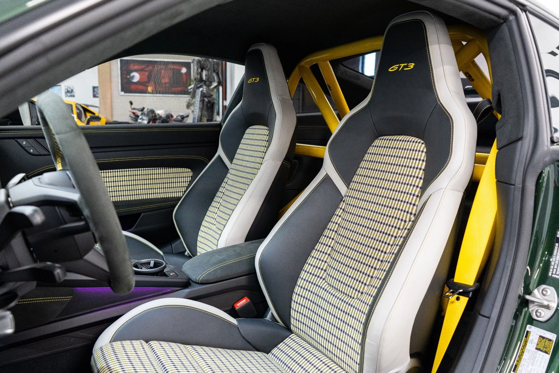 mph017_357688794_Used_2026_Porsche_911_GT_3_1766611800_8cbdfa8a00