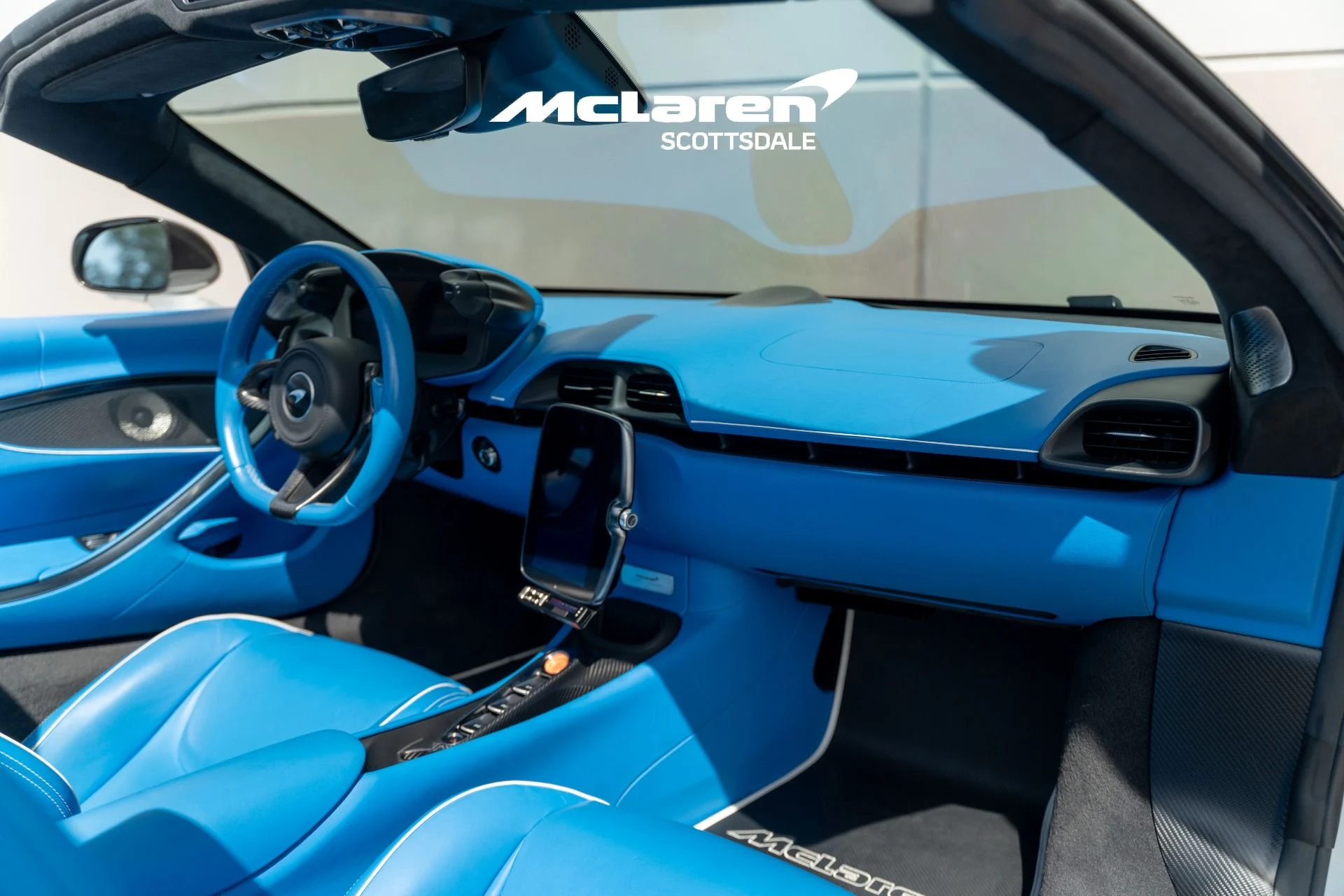mph017_3585169764_Used_2025_MCLAREN_ARTURA_1790361452_a4101e4773