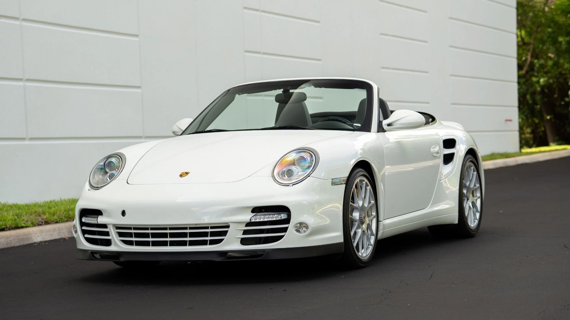 mph017_3595878568_Used_2011_Porsche_911_Turbo_S_1754935906_41ff82ec50