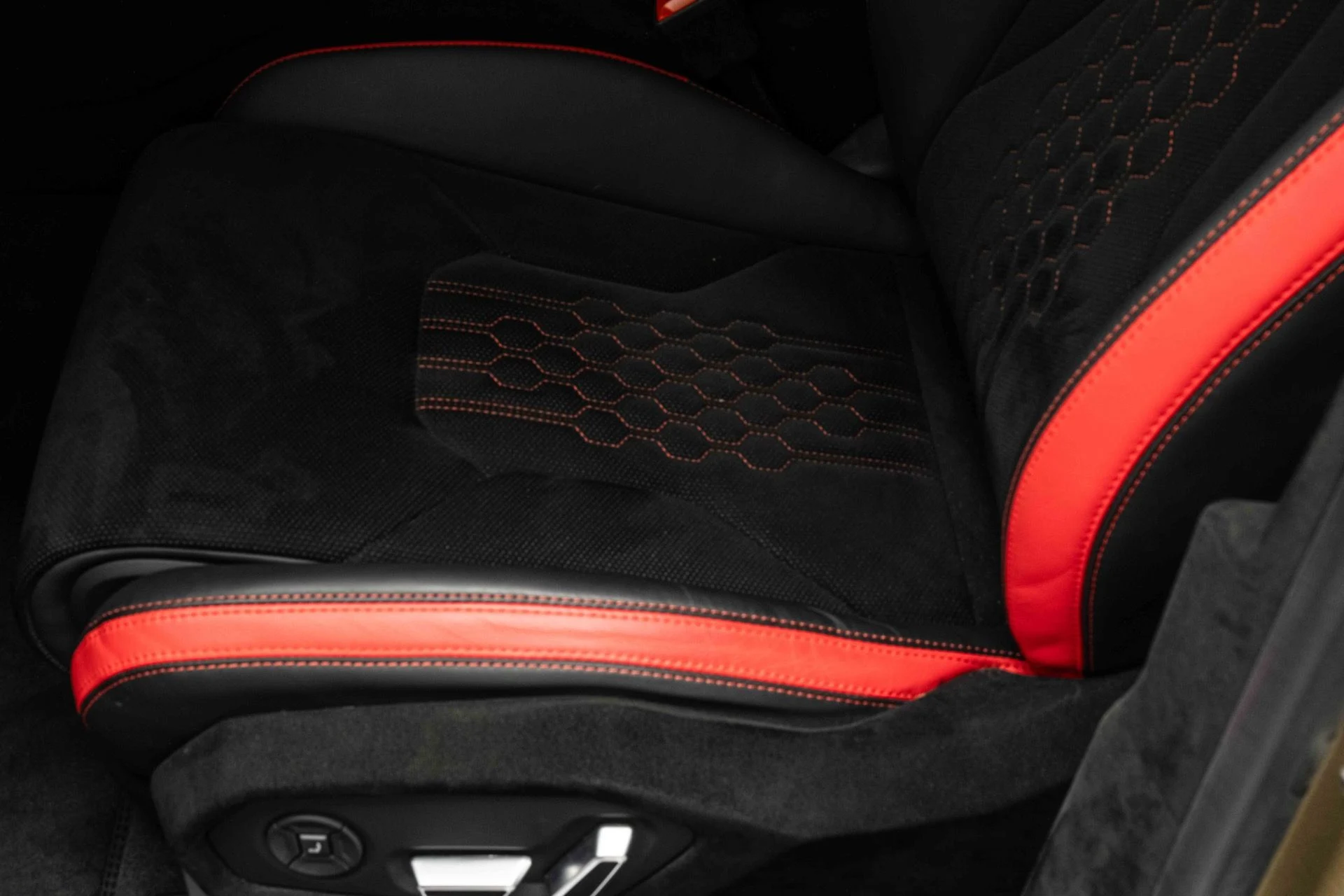 mph017_3605508296_Used_2024_Lamborghini_Urus_Performante_1774028764_5bedbcde05