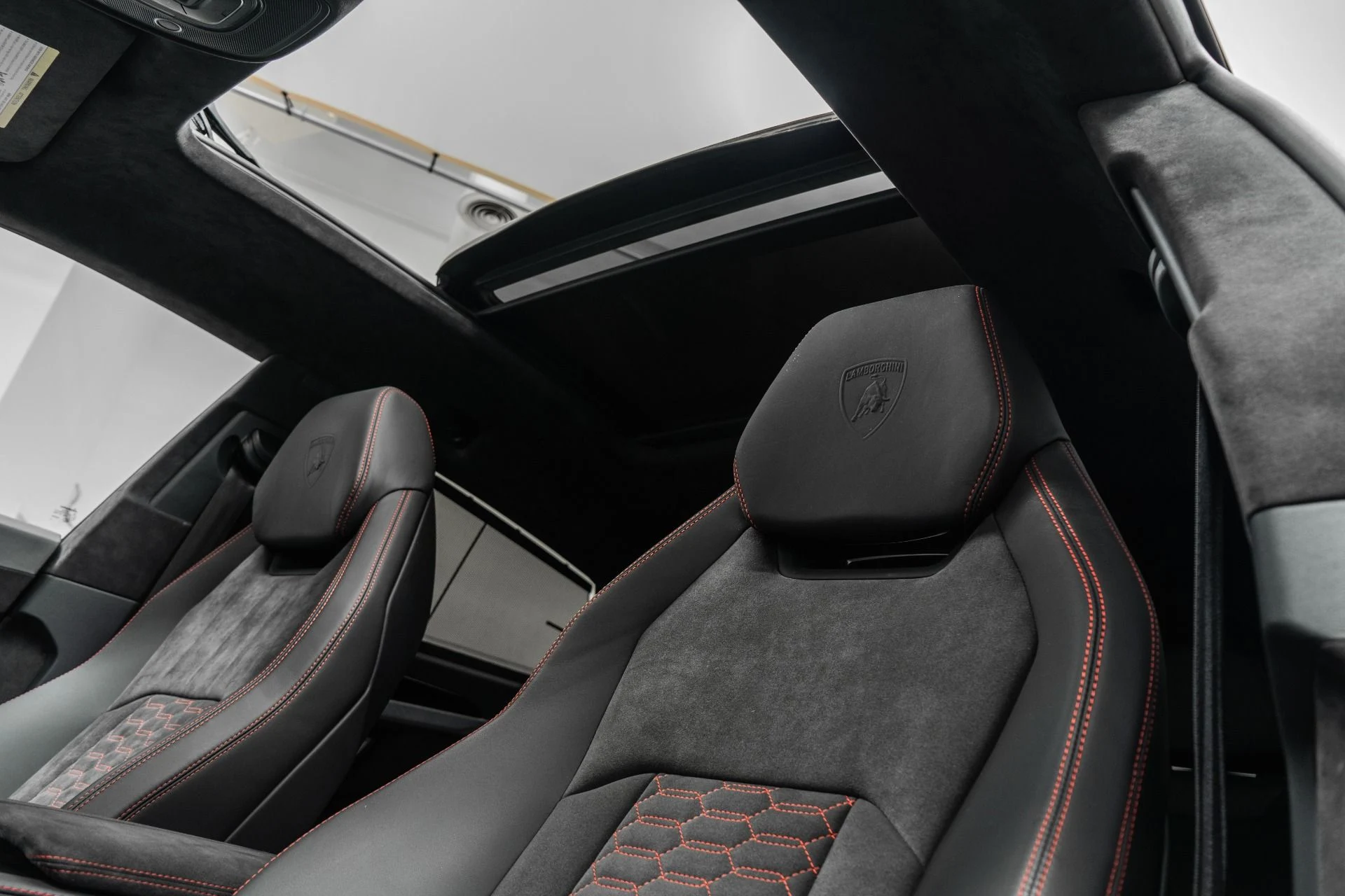 mph017_3606062579_Used_2021_Lamborghini_Urus_Q_Citura_Interior_Bang_and_Olufsen_Audio_1778530173_e823eff444
