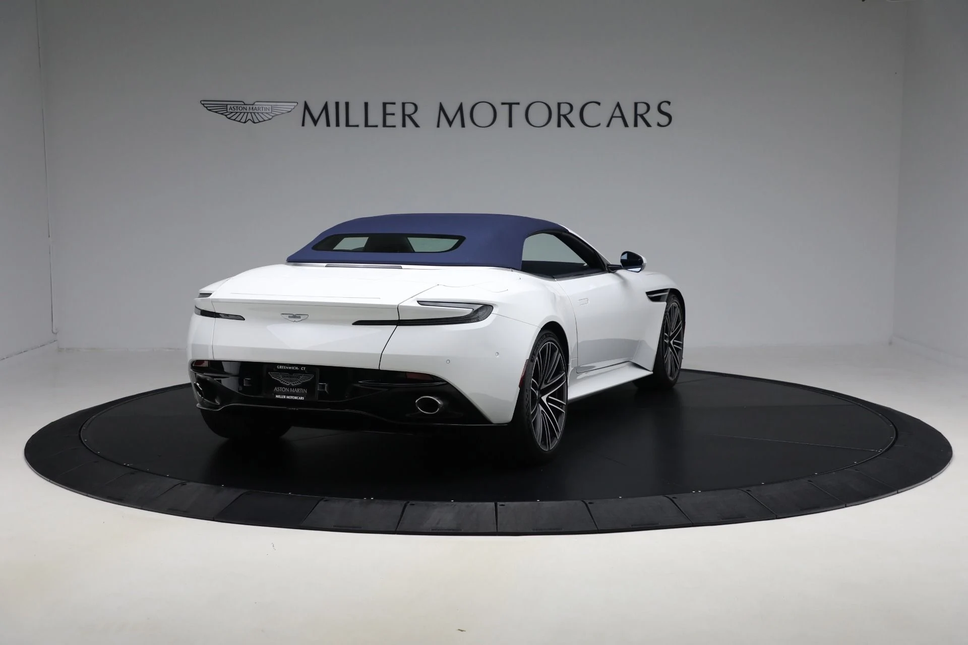 mph017_3611012778_Used_2024_Aston_Martin_DB_12_Volante_8eeb93bffd