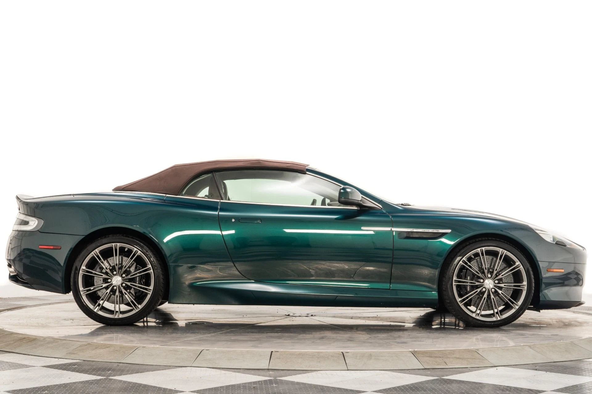 mph017_3629147404_Used_2015_Aston_Martin_DB_9_Volante_1759413390_2910ce3d87