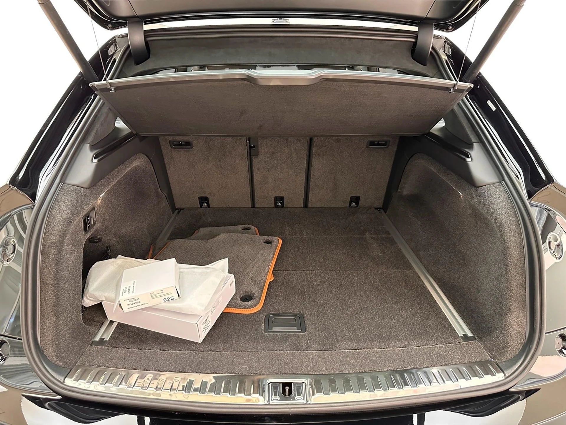 mph017_3645502319_Used_2024_Bentley_Bentayga_V8_1773982909_5736dd62be