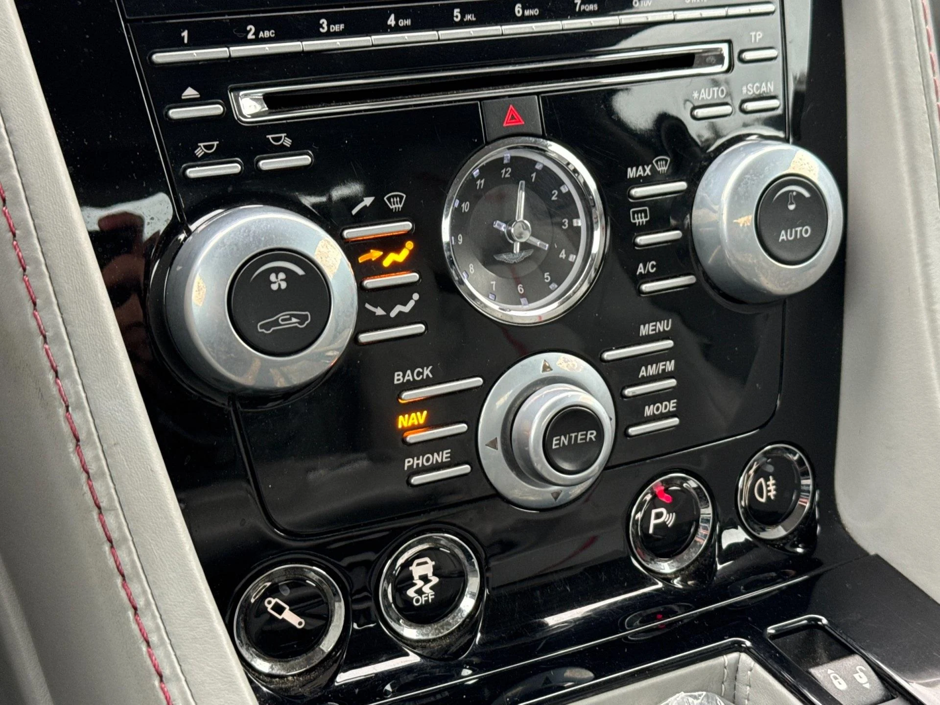 mph017_3646045370_Used_2015_Aston_Martin_V12_Vantage_S_1769008611_82deb90ea2